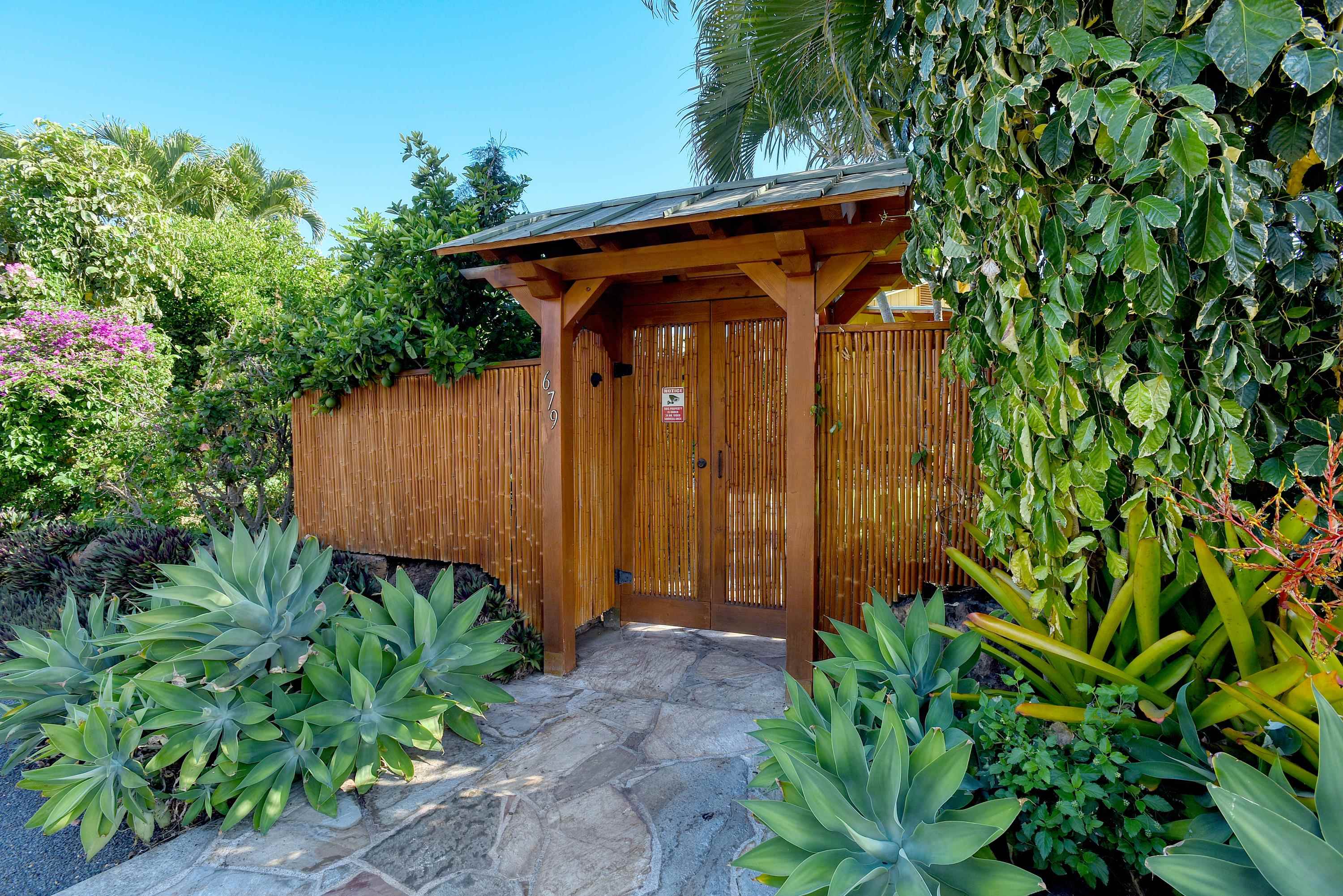 679 Kaapuni Pl Property Photo 2