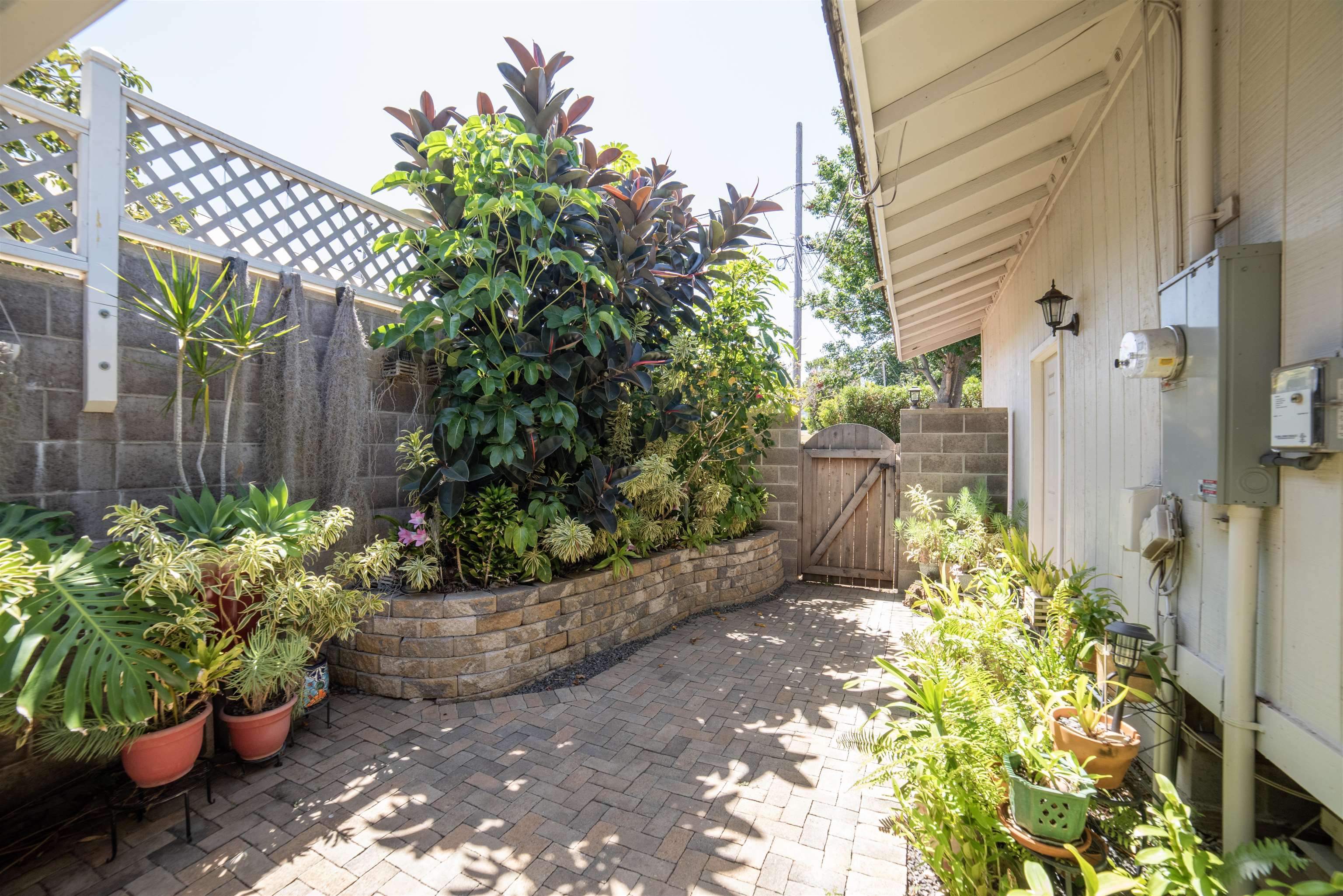 184 Alea Pl Property Photo 3