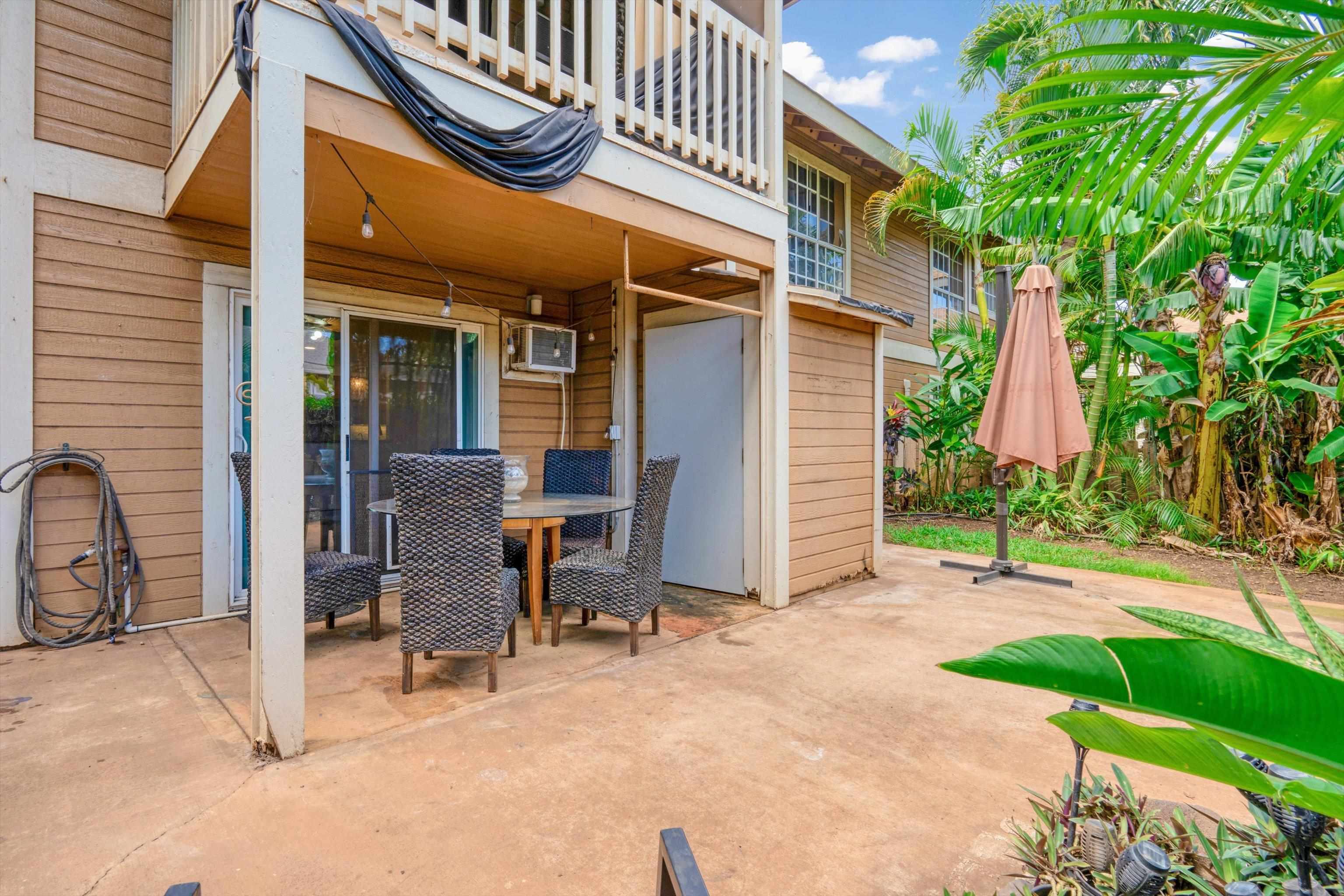 140 Uwapo Rd Property Photo 2