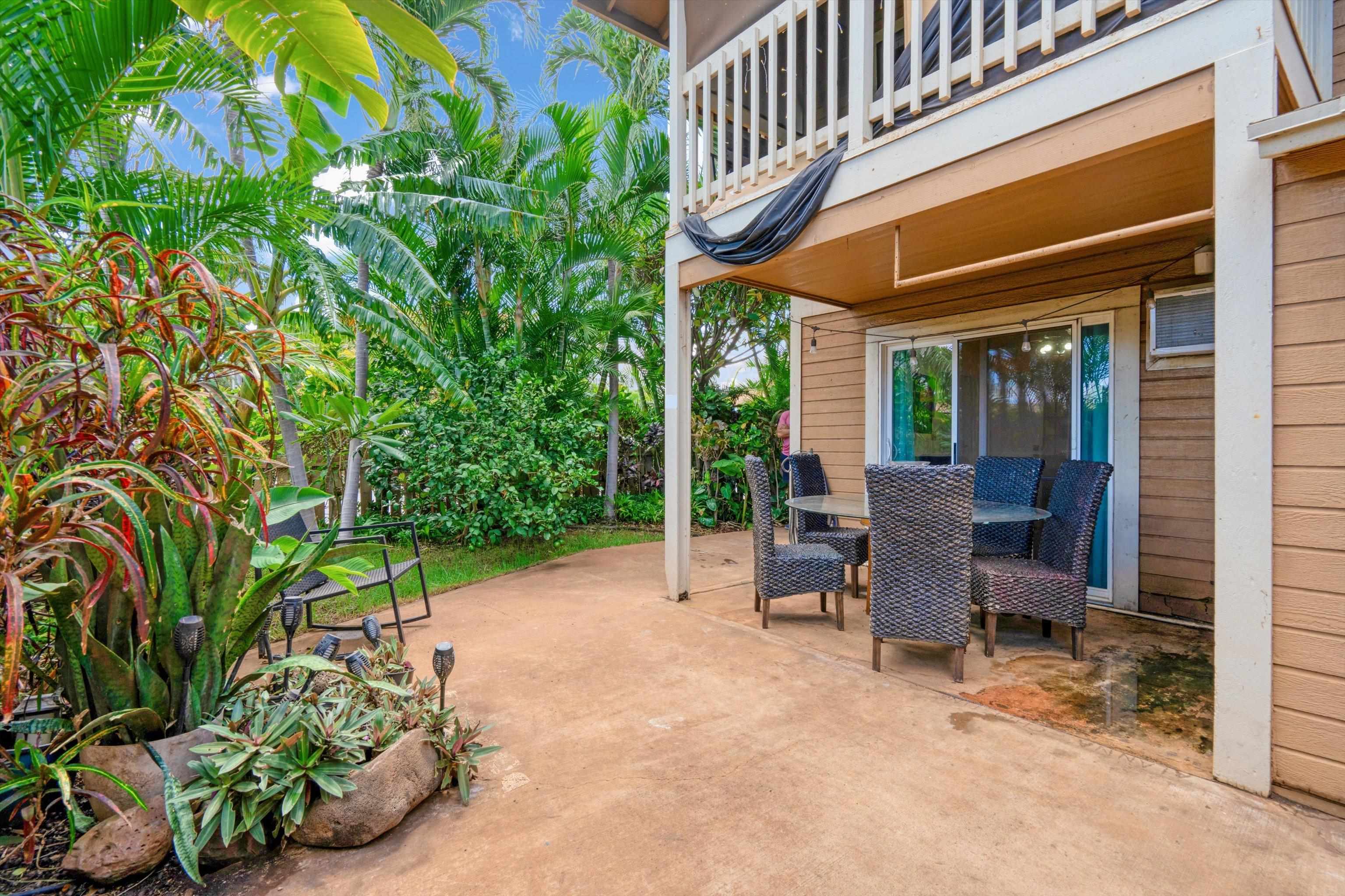 140 Uwapo Rd Property Photo 3