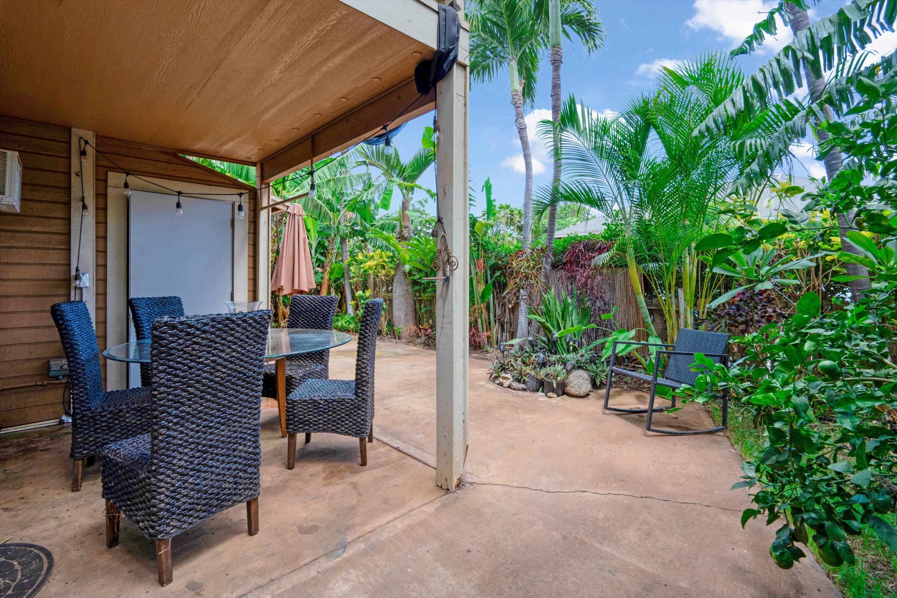 140 Uwapo Rd Property Photo 4