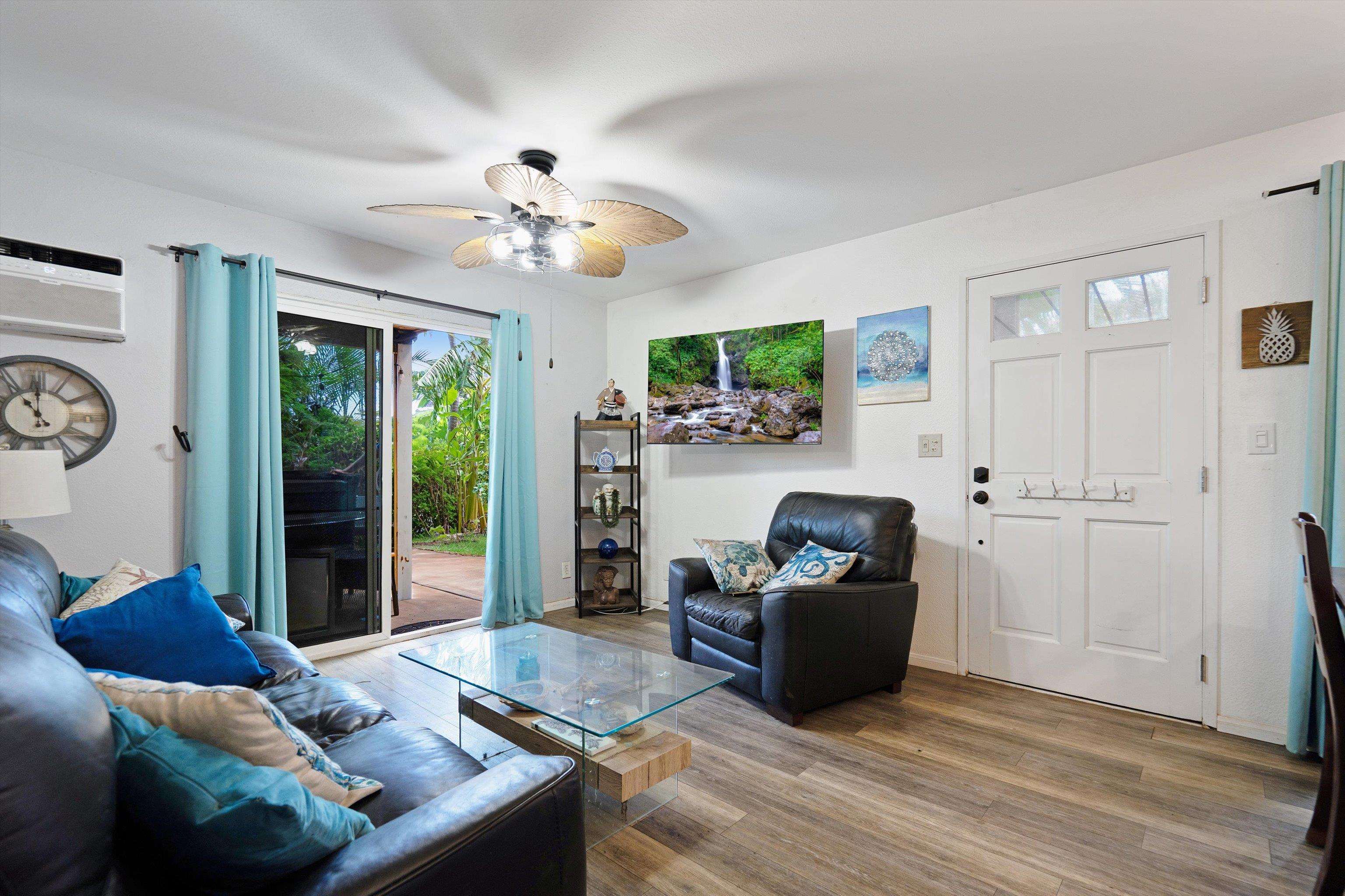 140 Uwapo Rd Property Photo 8