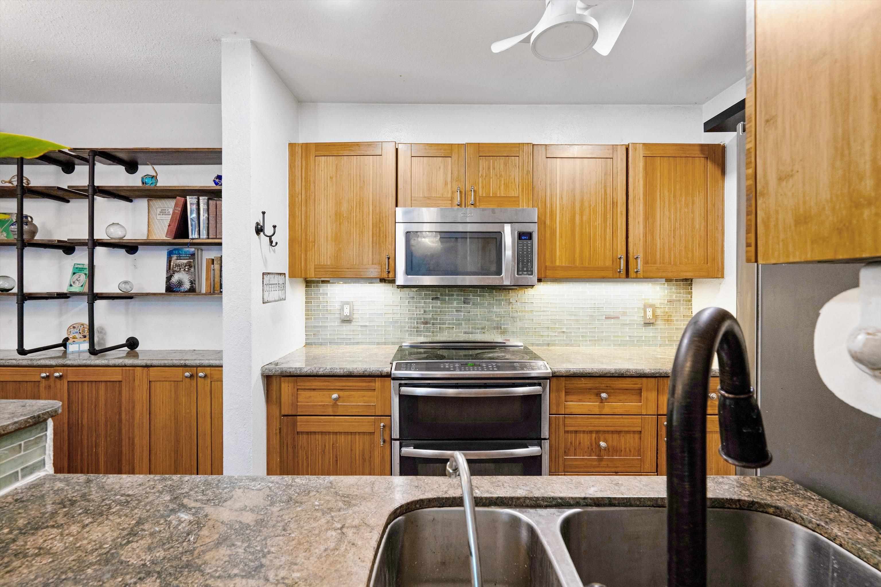 140 Uwapo Rd Property Photo 13