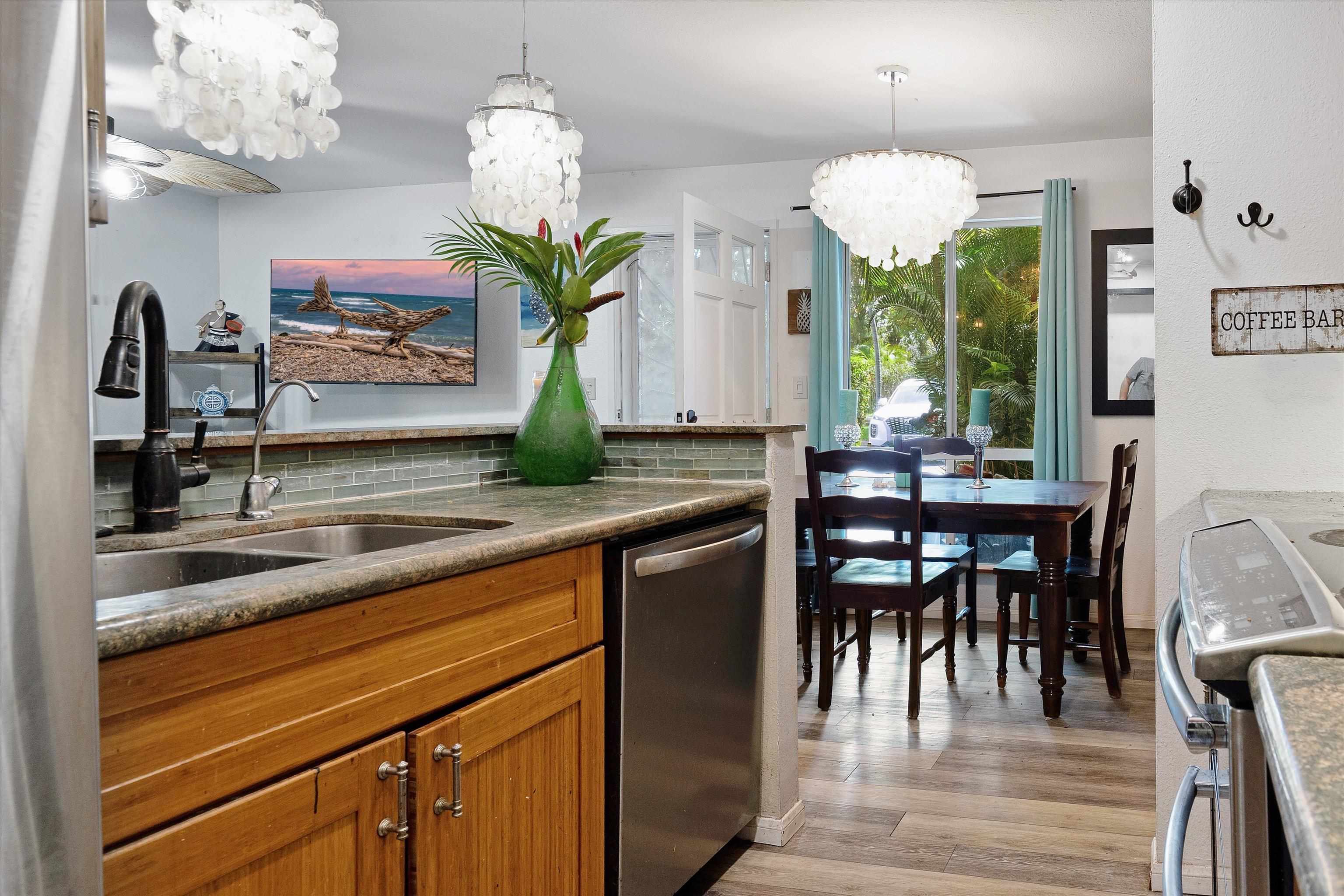 140 Uwapo Rd Property Photo 14