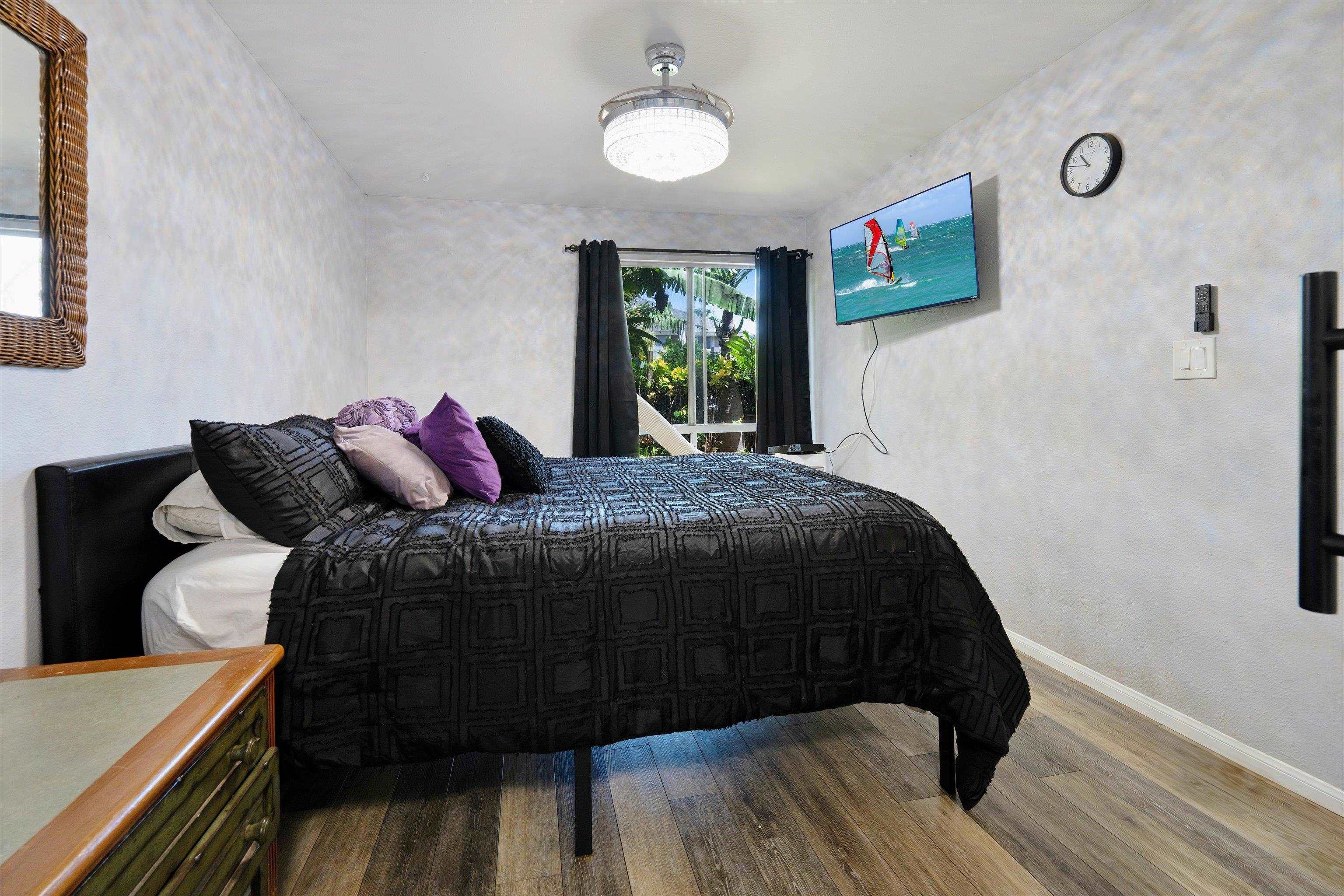 140 Uwapo Rd Property Photo 21