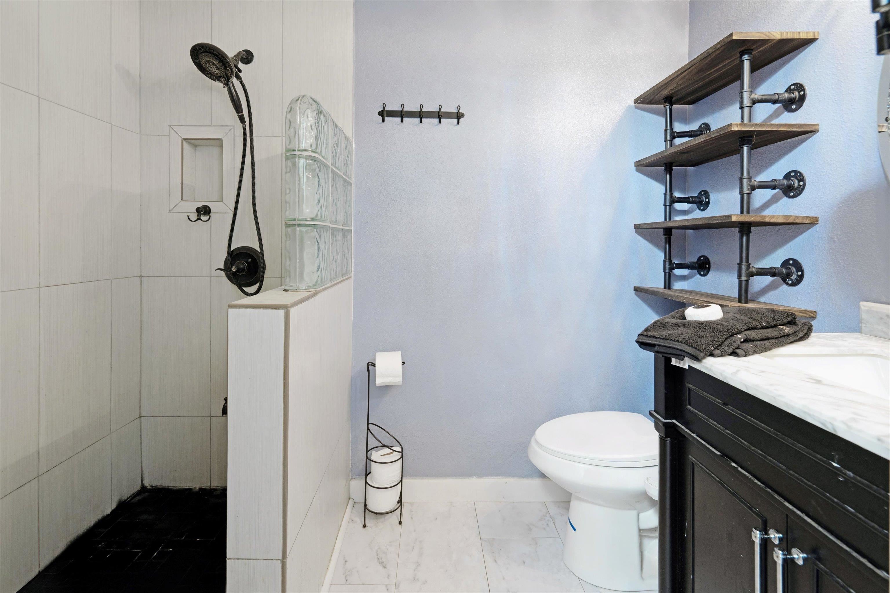 140 Uwapo Rd Property Photo 22