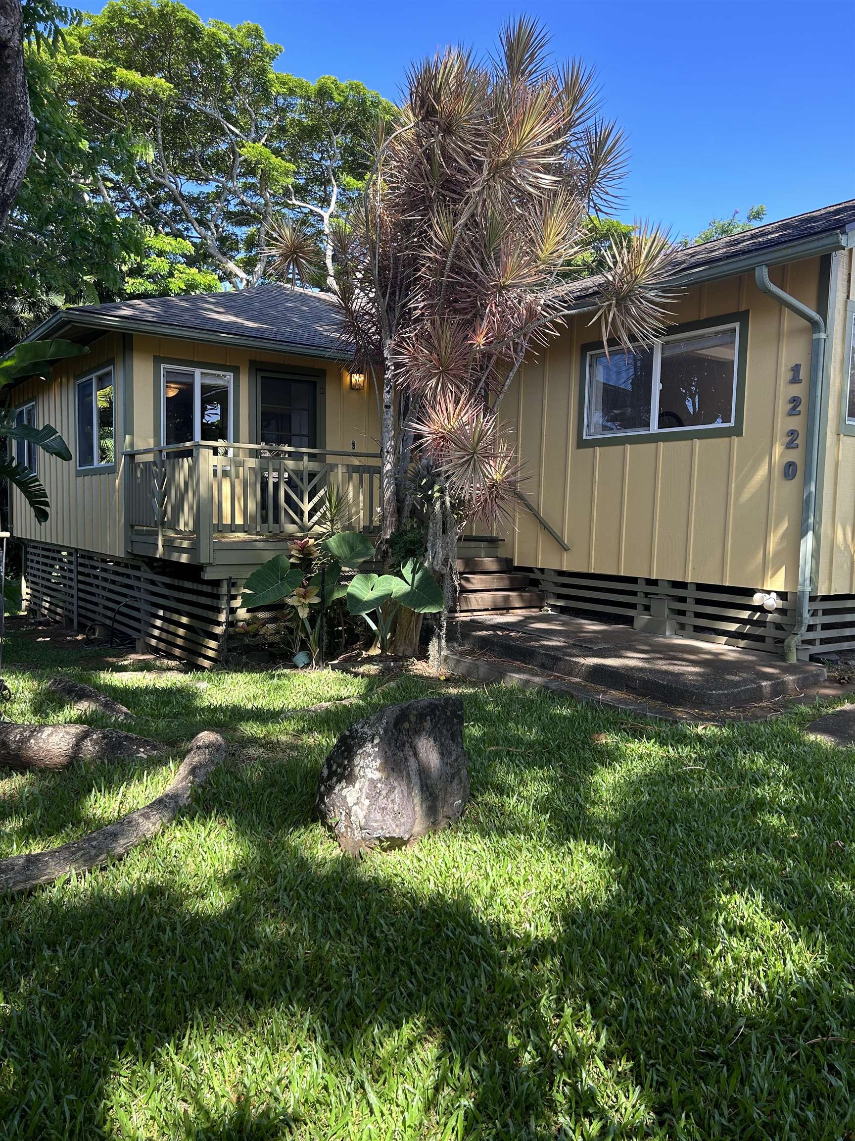 1220 W Kuiaha Rd Property Photo 2