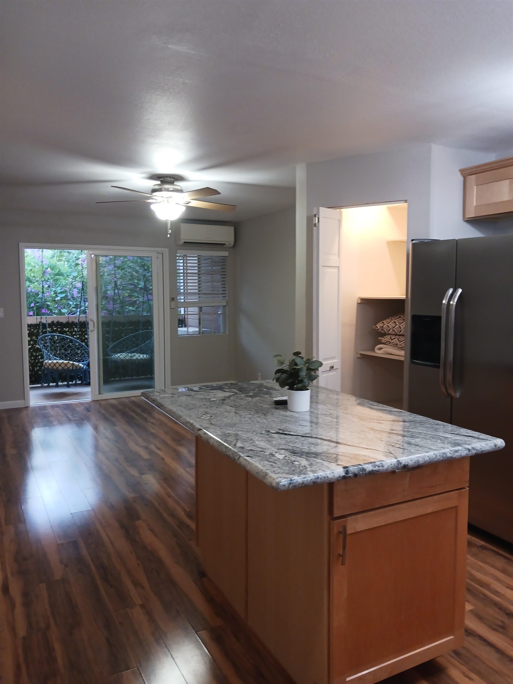 140 Uwapo Rd Property Photo 3