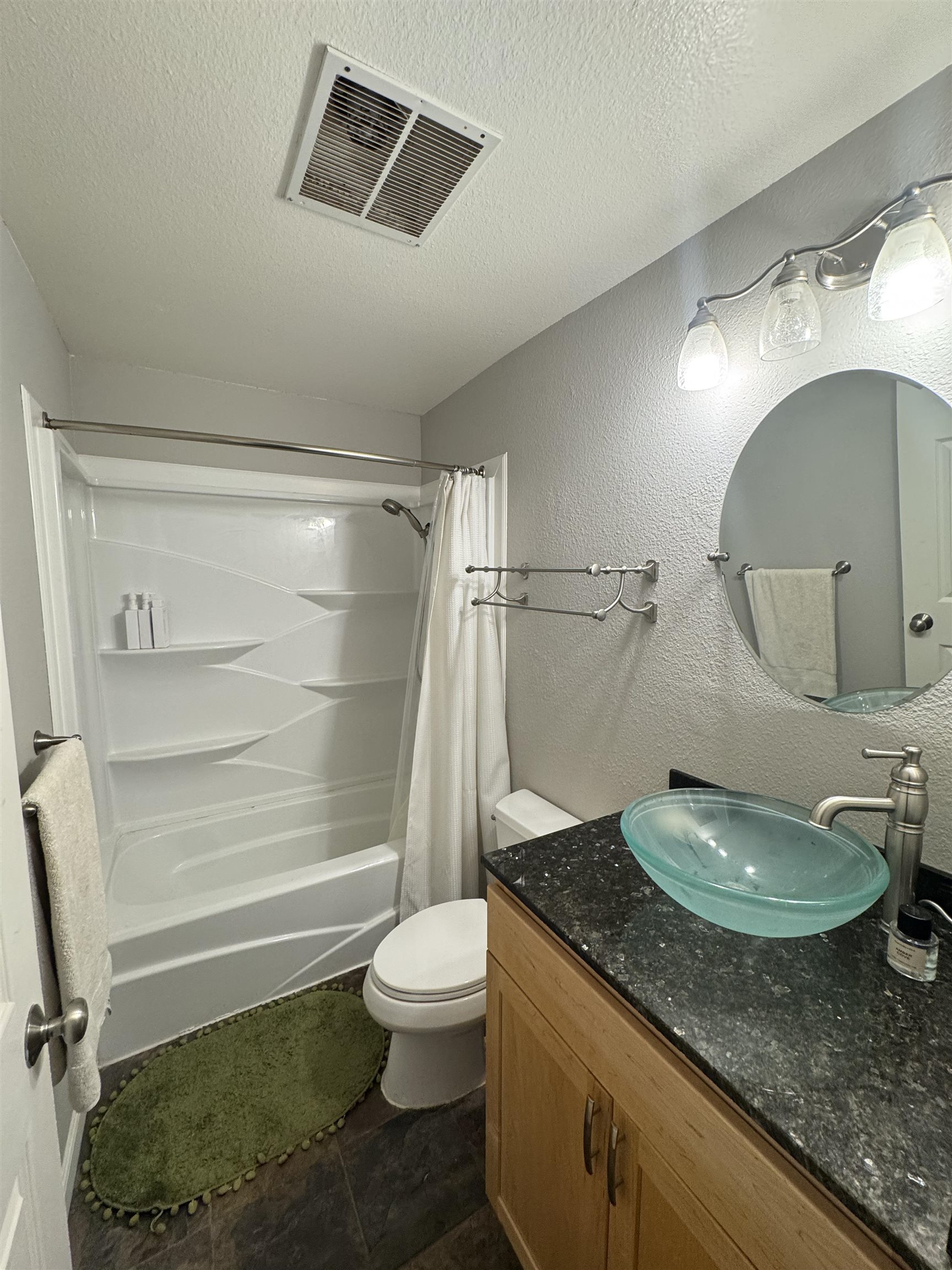 140 Uwapo Rd Property Photo 10