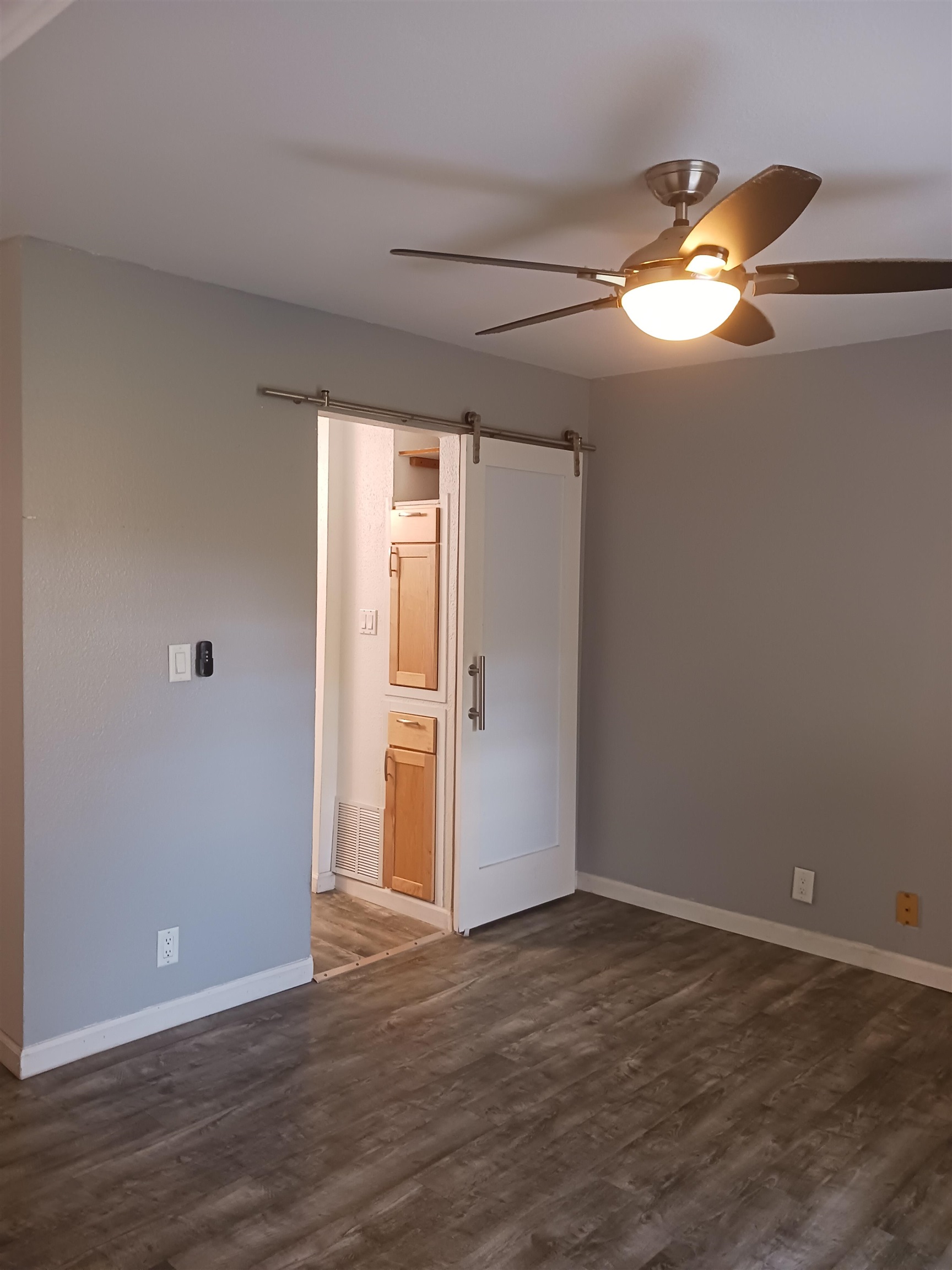 140 Uwapo Rd Property Photo 13