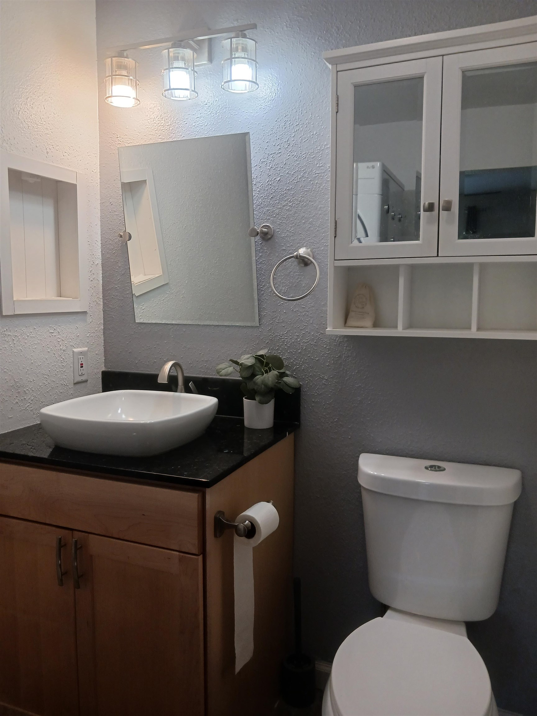 140 Uwapo Rd Property Photo 16