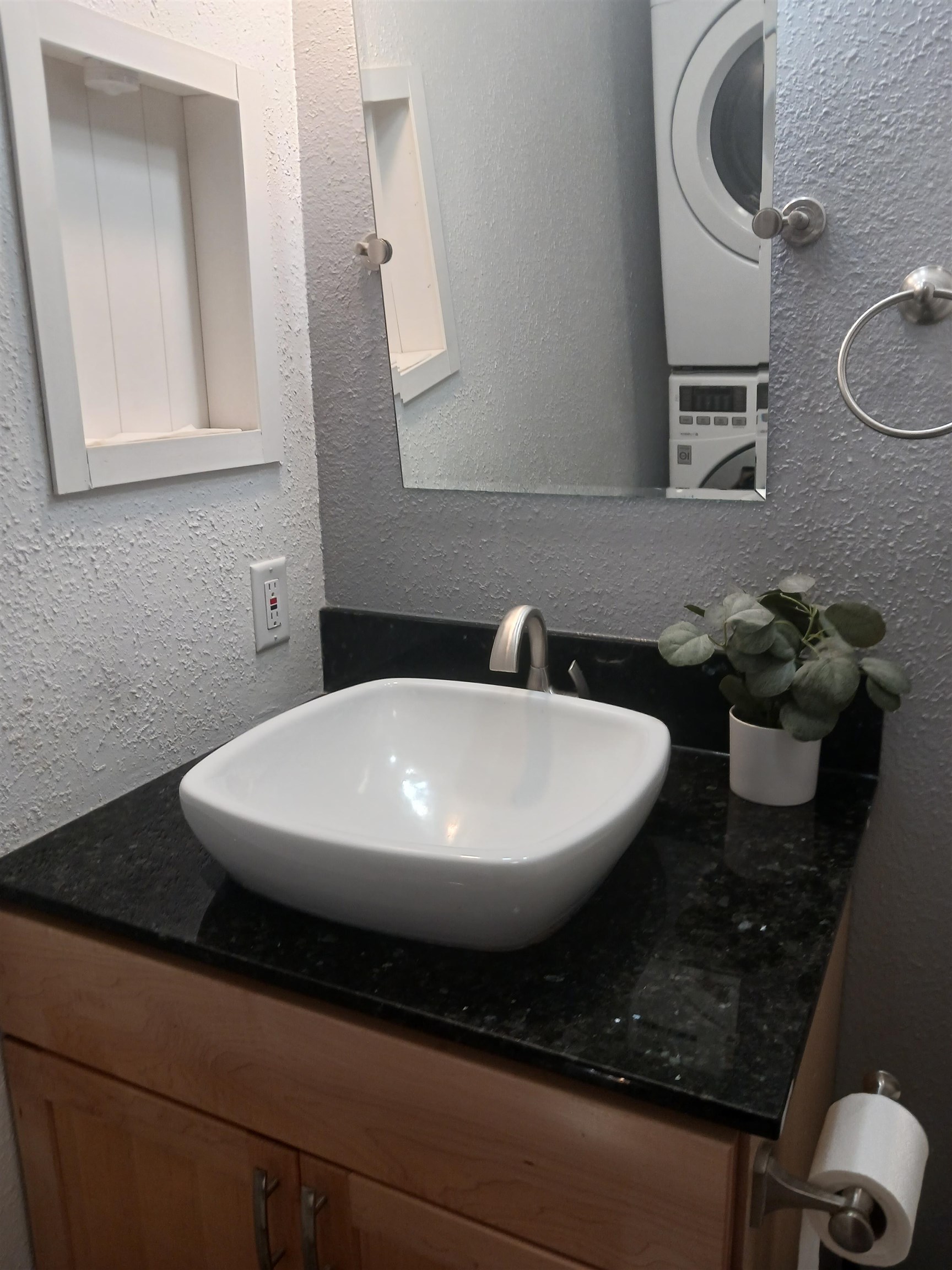 140 Uwapo Rd Property Photo 17