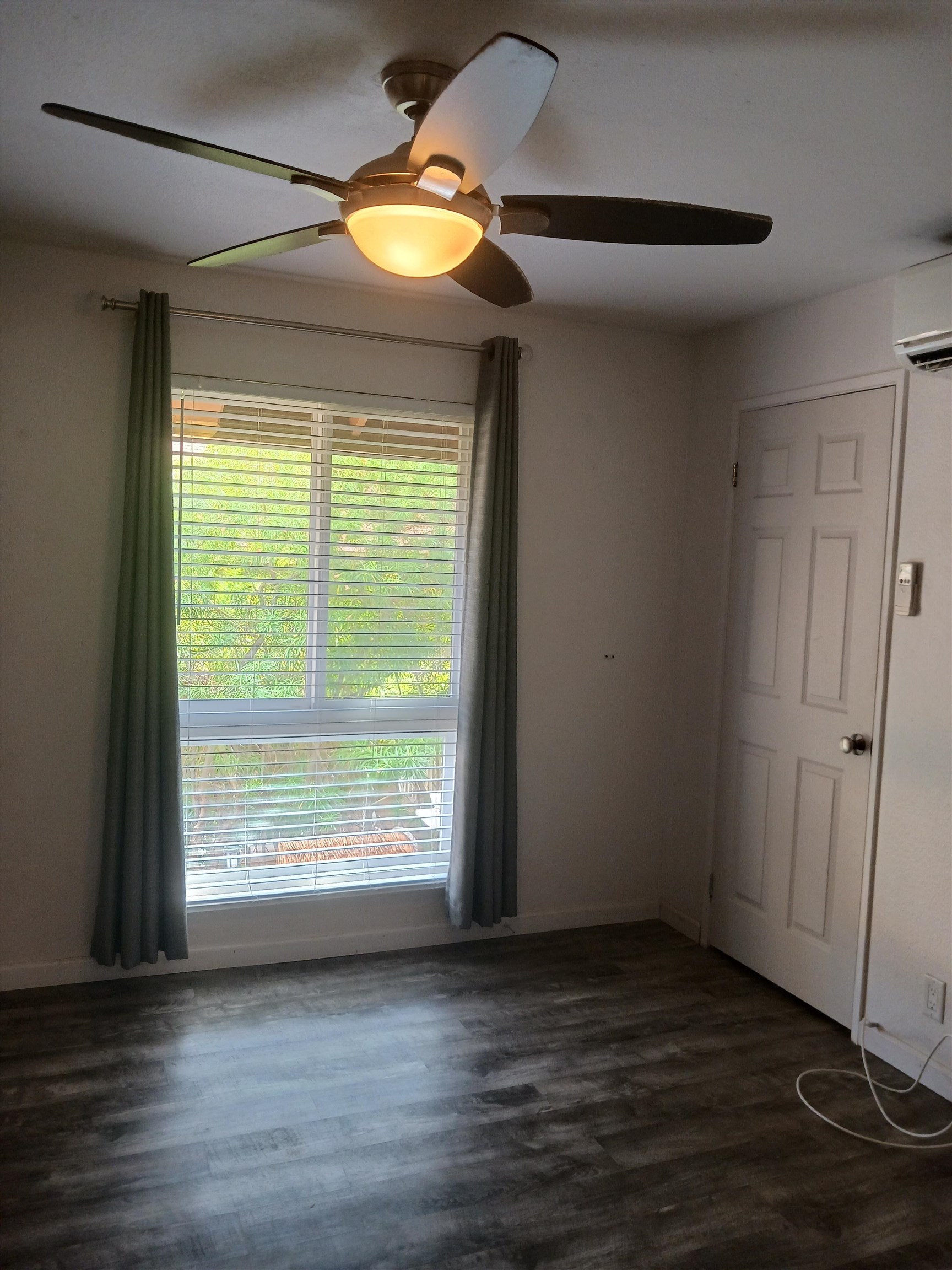 140 Uwapo Rd Property Photo 23