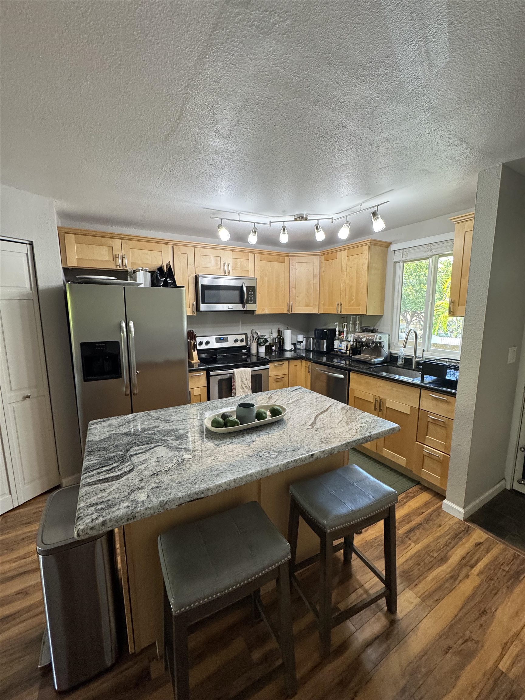 140 Uwapo Rd Property Photo 24