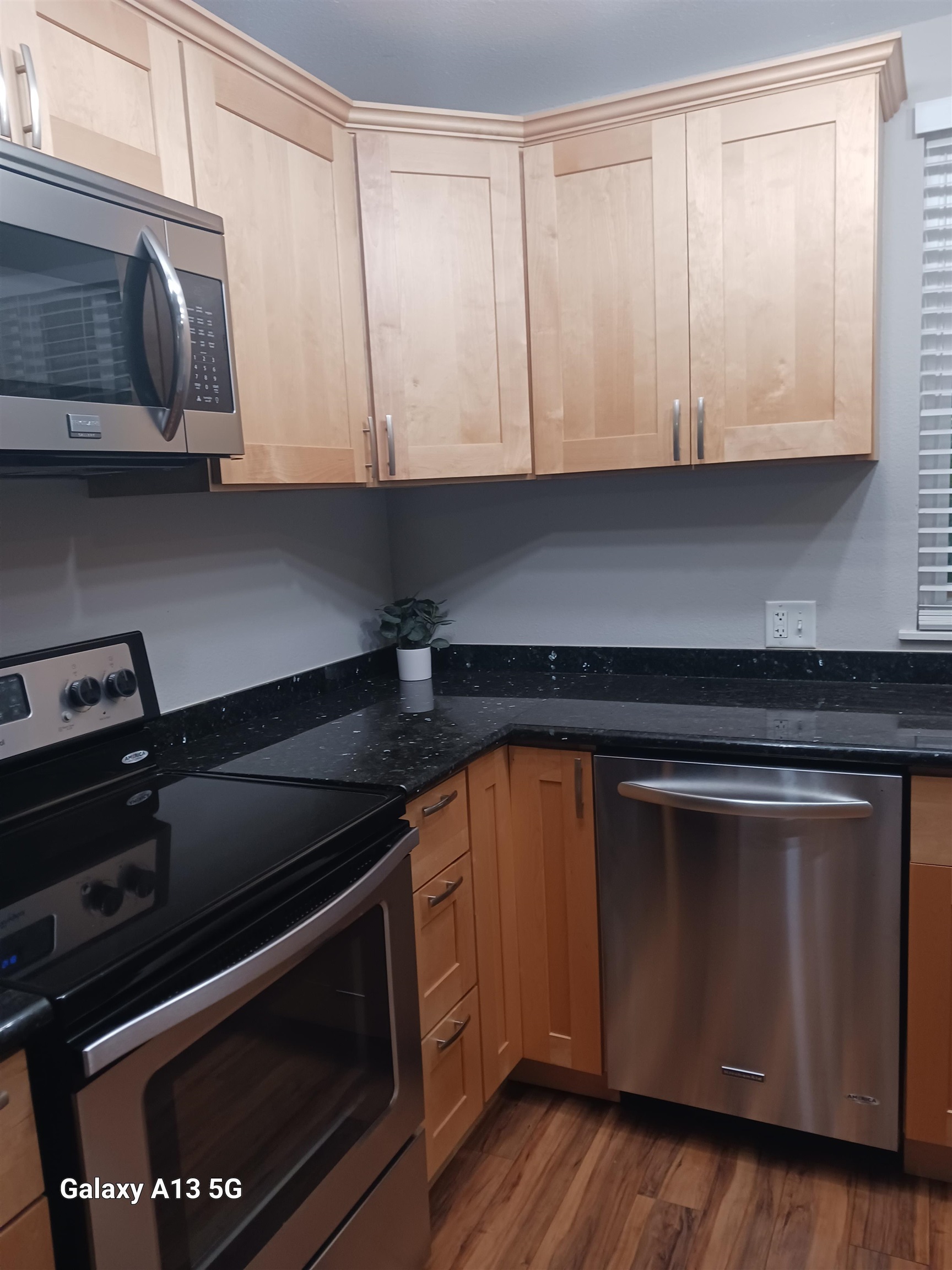 140 Uwapo Rd Property Photo 29