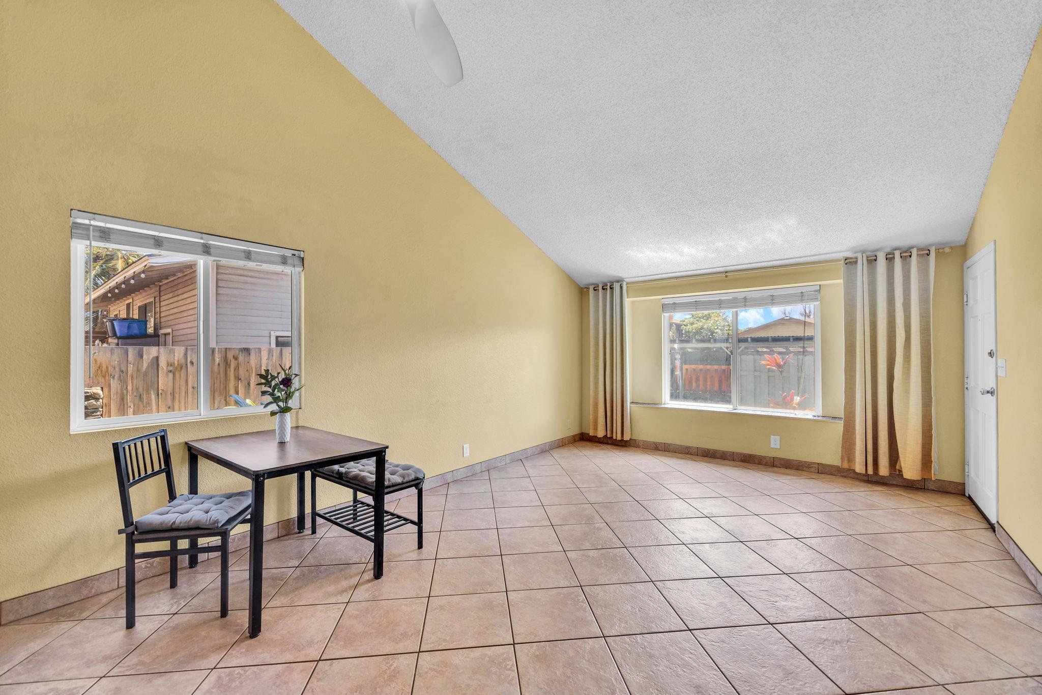 305 Uala Pl Property Photo 4