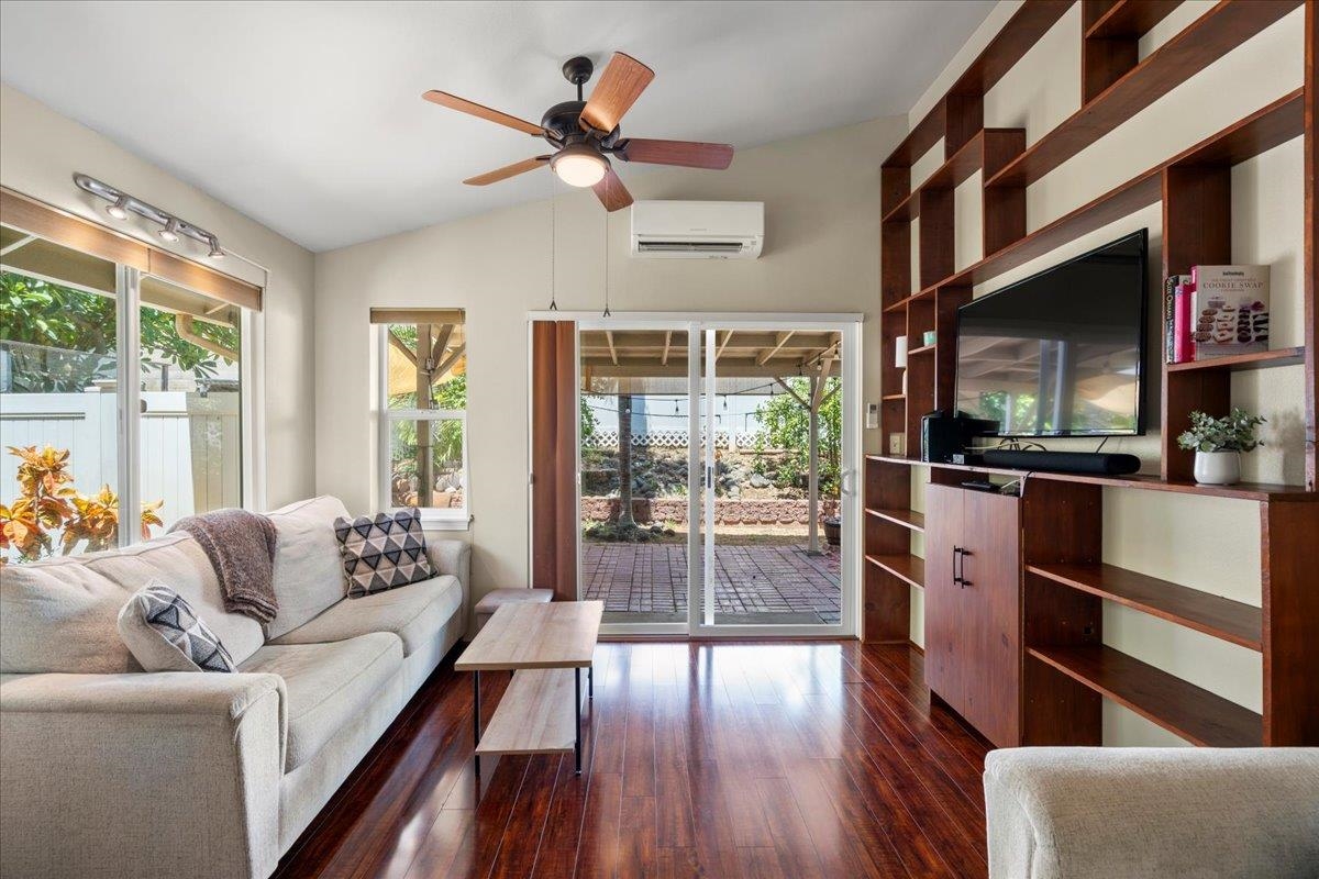 668 Meakanu Ln