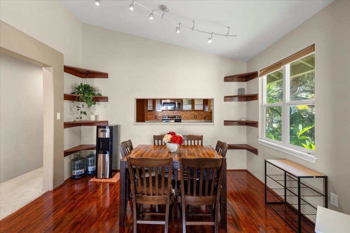 668 Meakanu Ln Property Photo 6