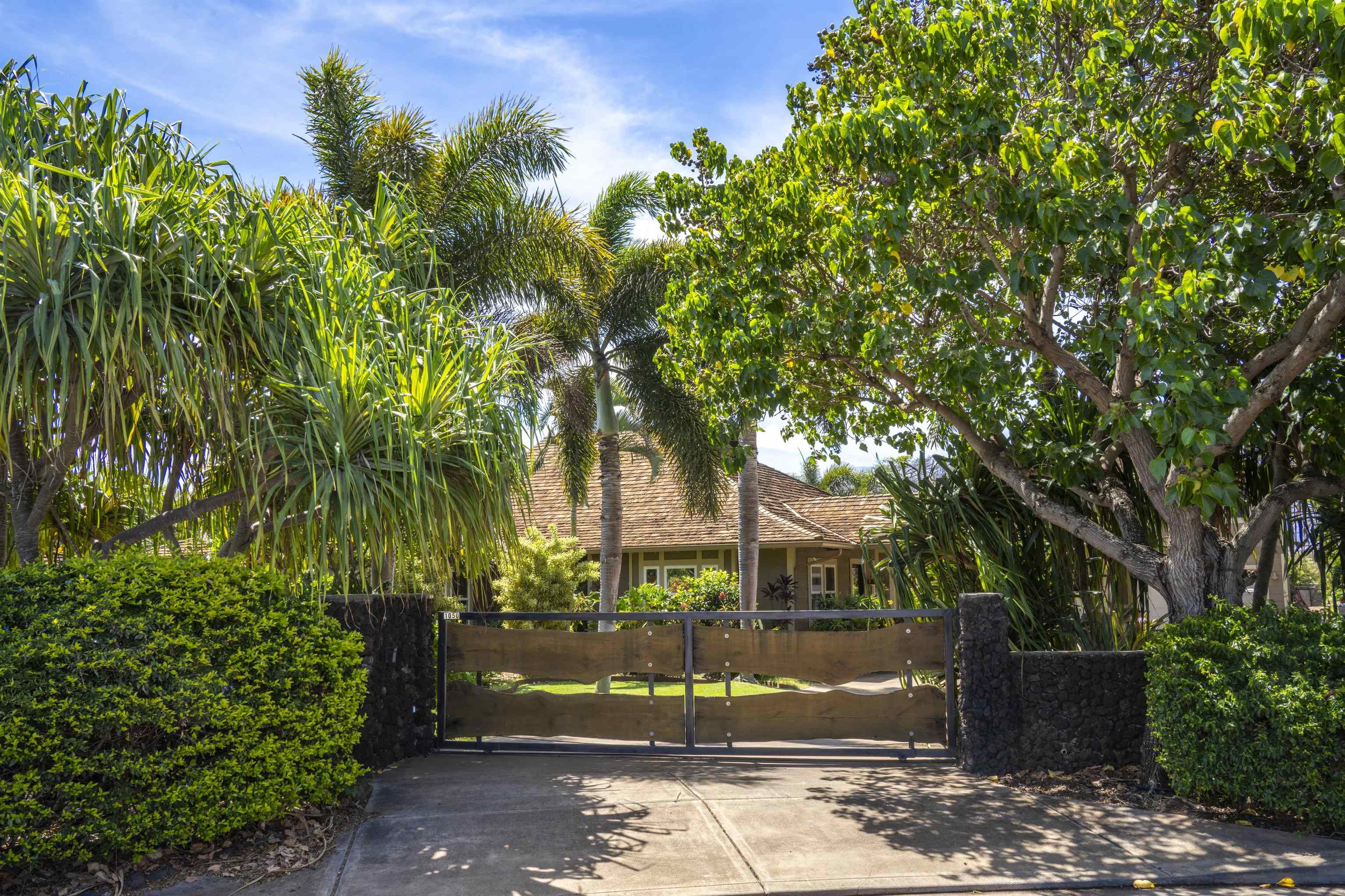 1050 Kapukaulua Pl Property Photo 9