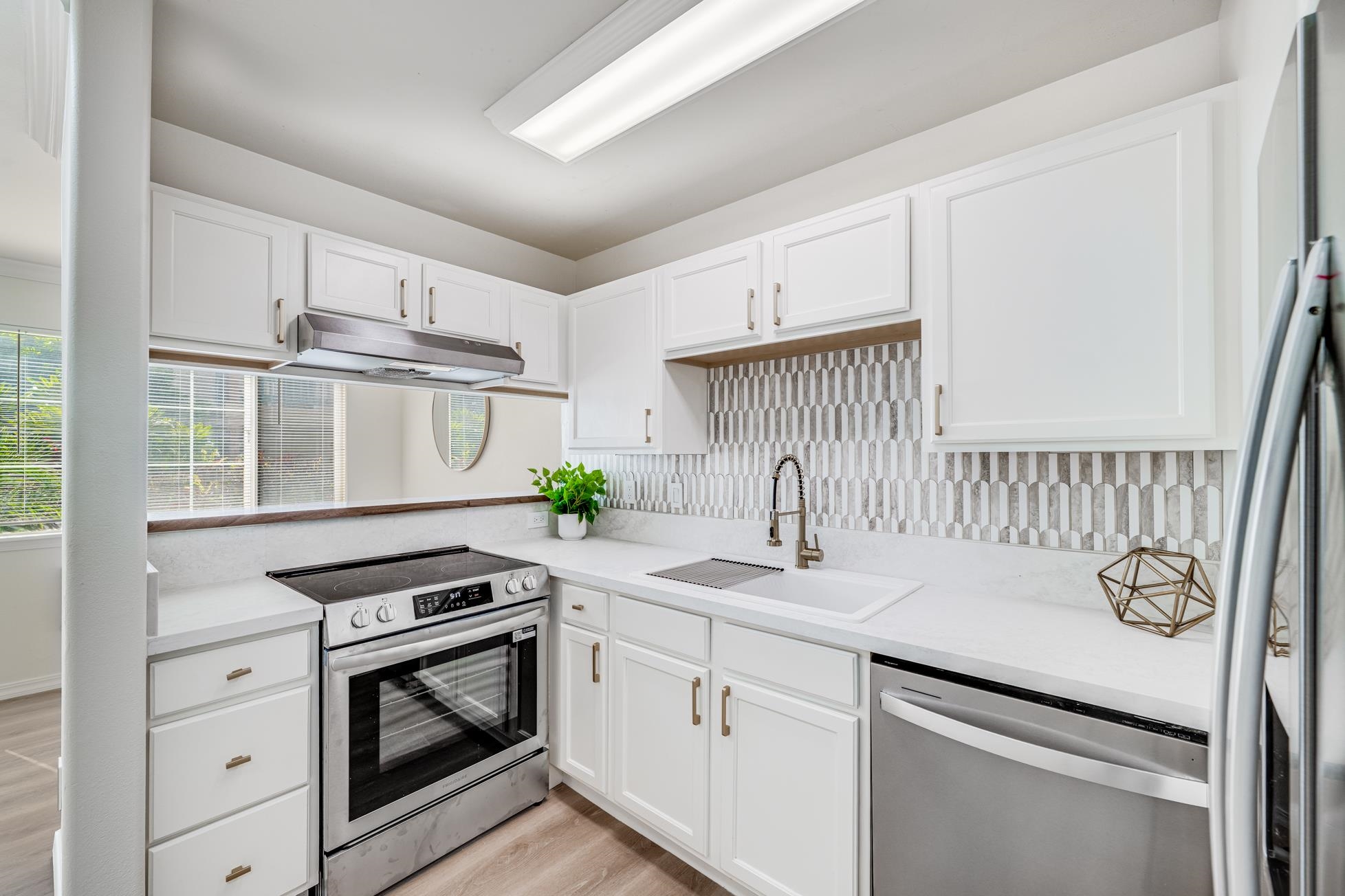 14 Apuhihi Ln Property Photo 8