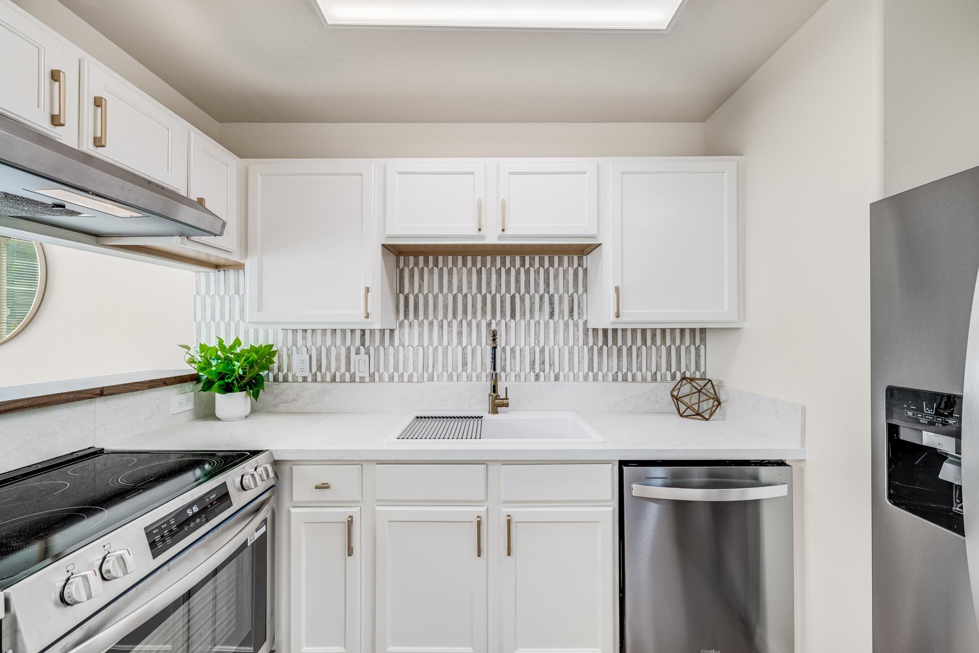 14 Apuhihi Ln Property Photo 9