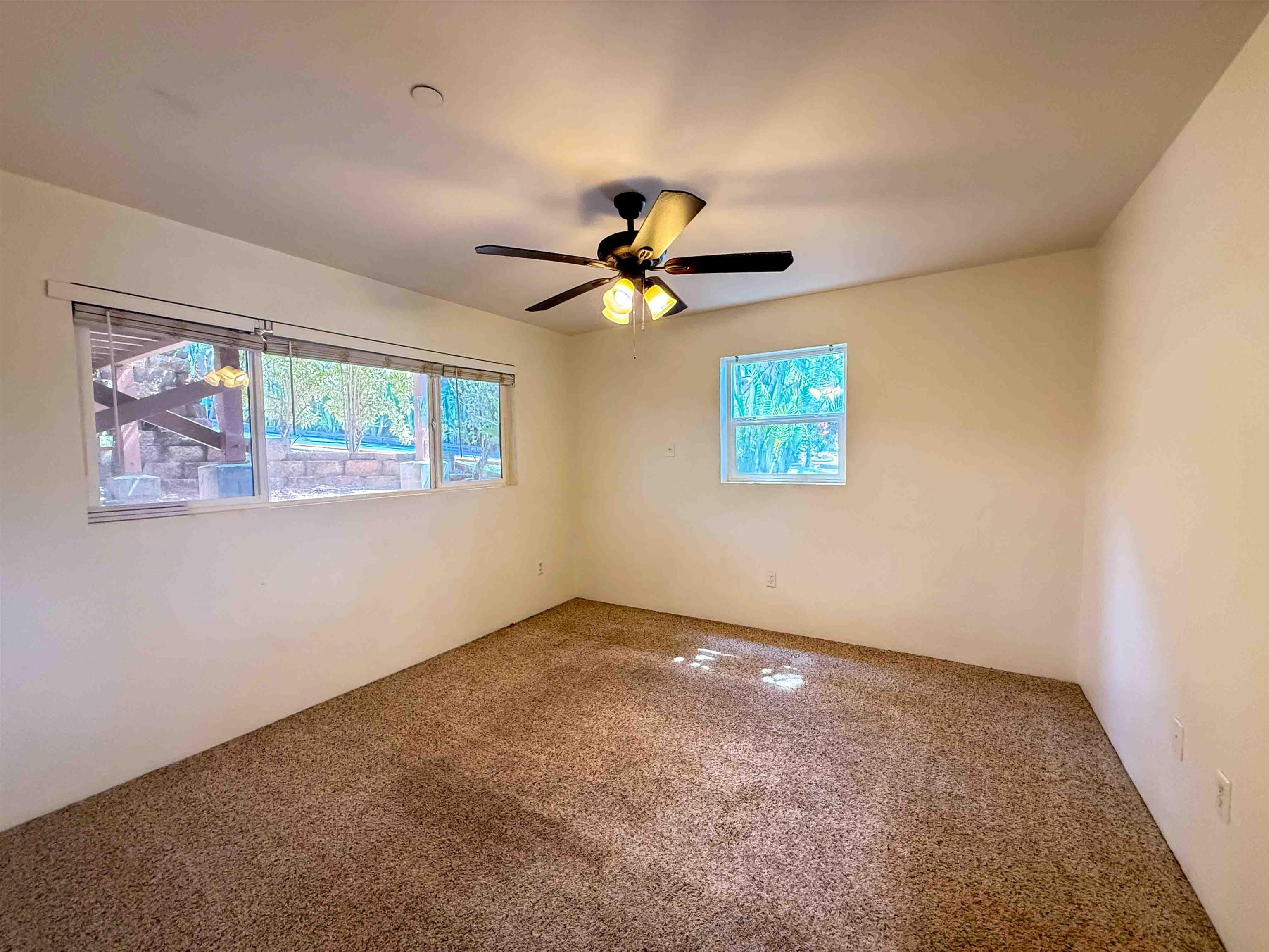 5 Abbey Ln Property Photo 2