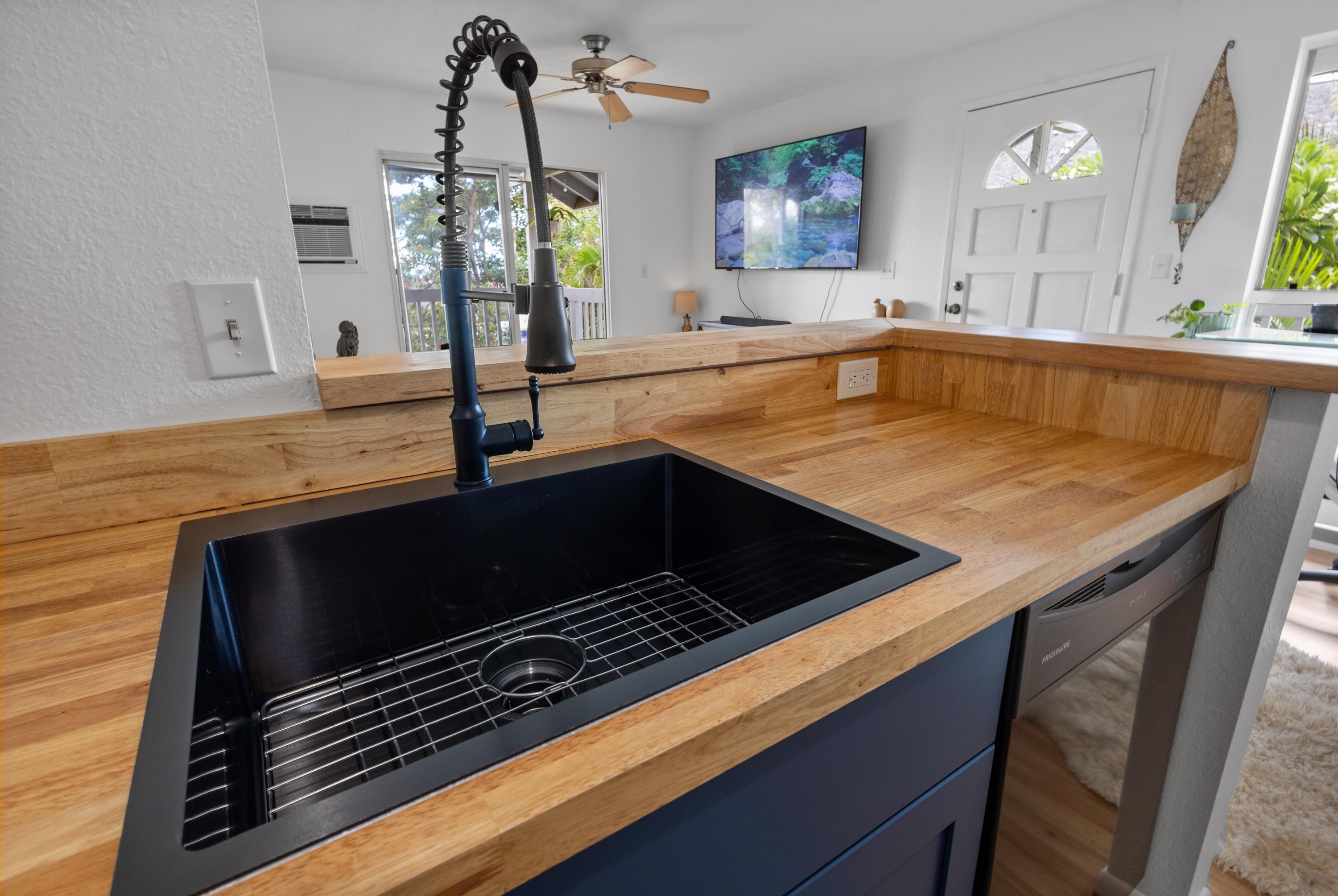 160 Keonekai Rd Property Photo 5