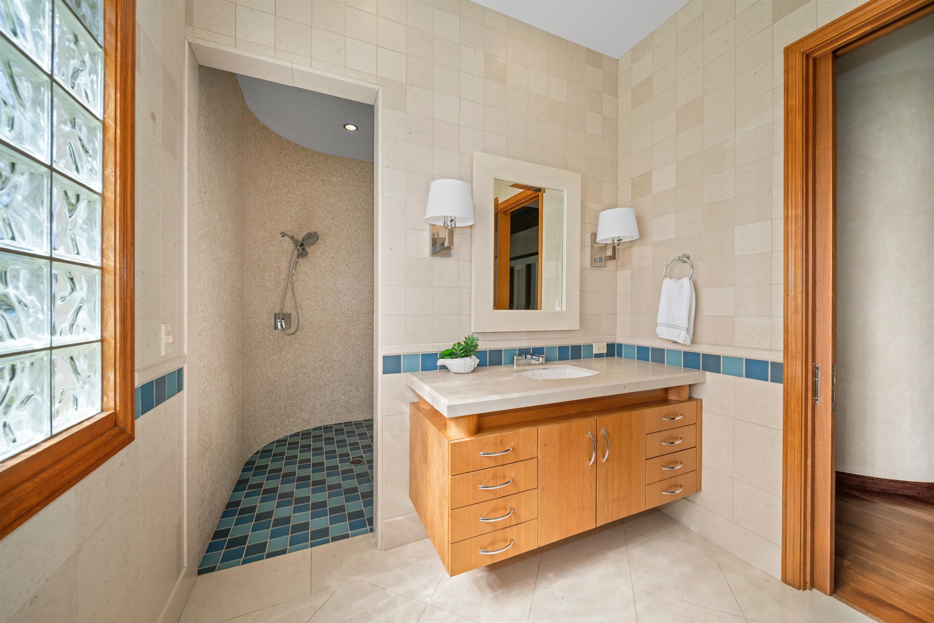 1008 Sunset Pl Property Photo 39