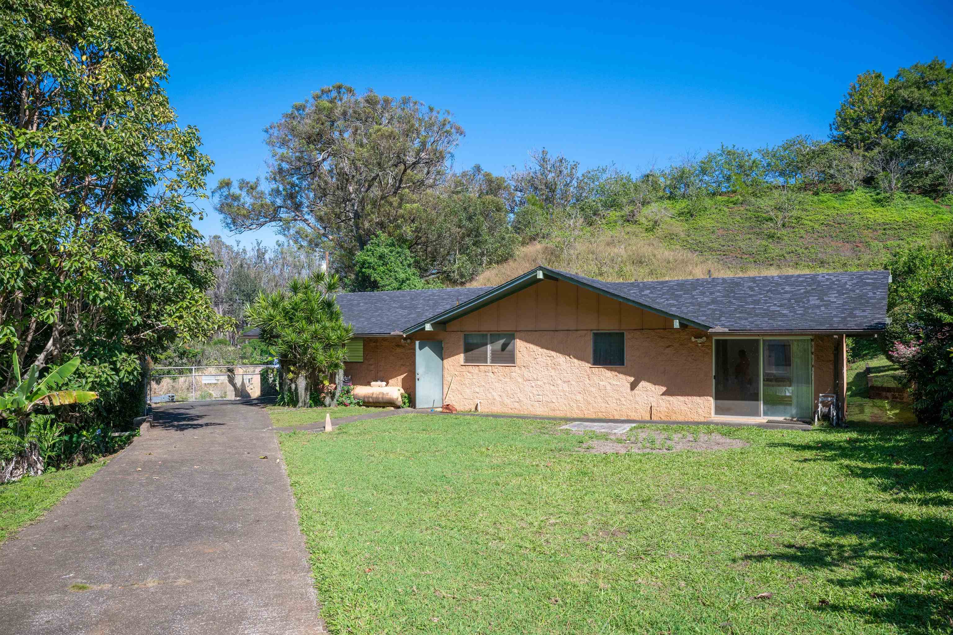 2475 Kaupakalua Rd Property Photo 2