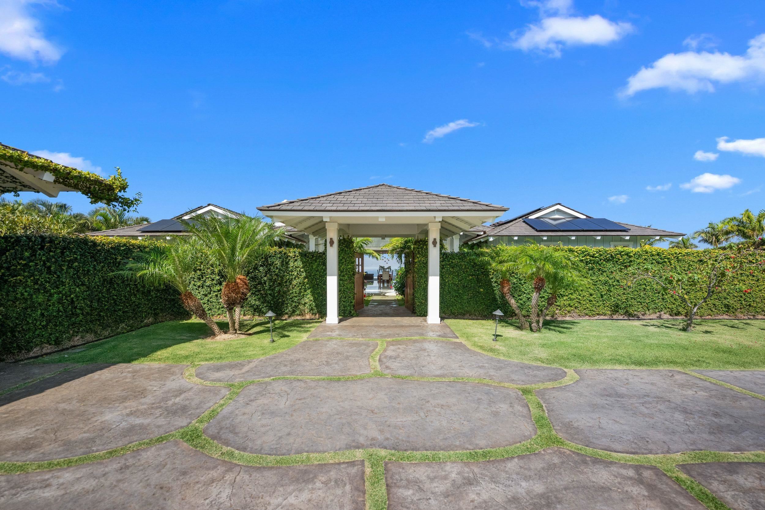 300 Mahana Ridge St Property Photo 3