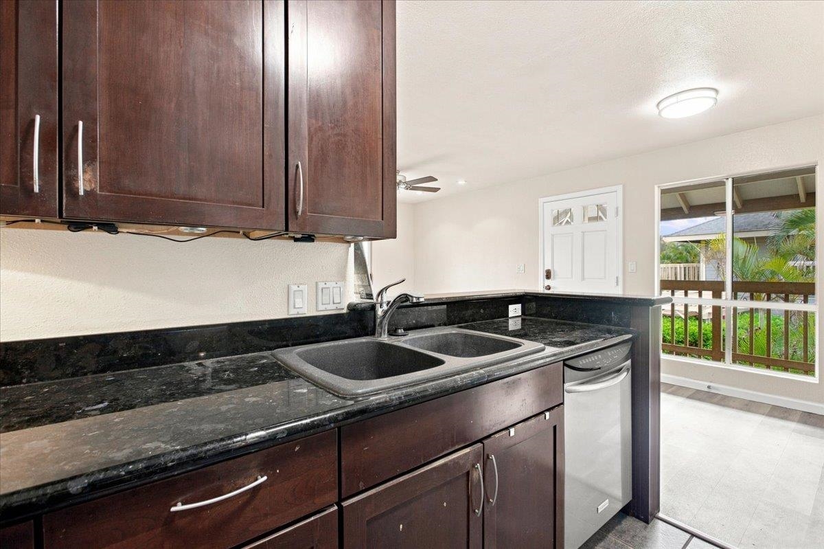140 Uwapo Rd Property Photo 10