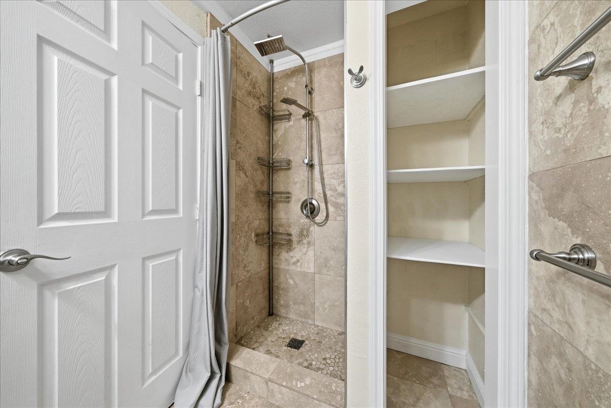 140 Uwapo Rd Property Photo 21