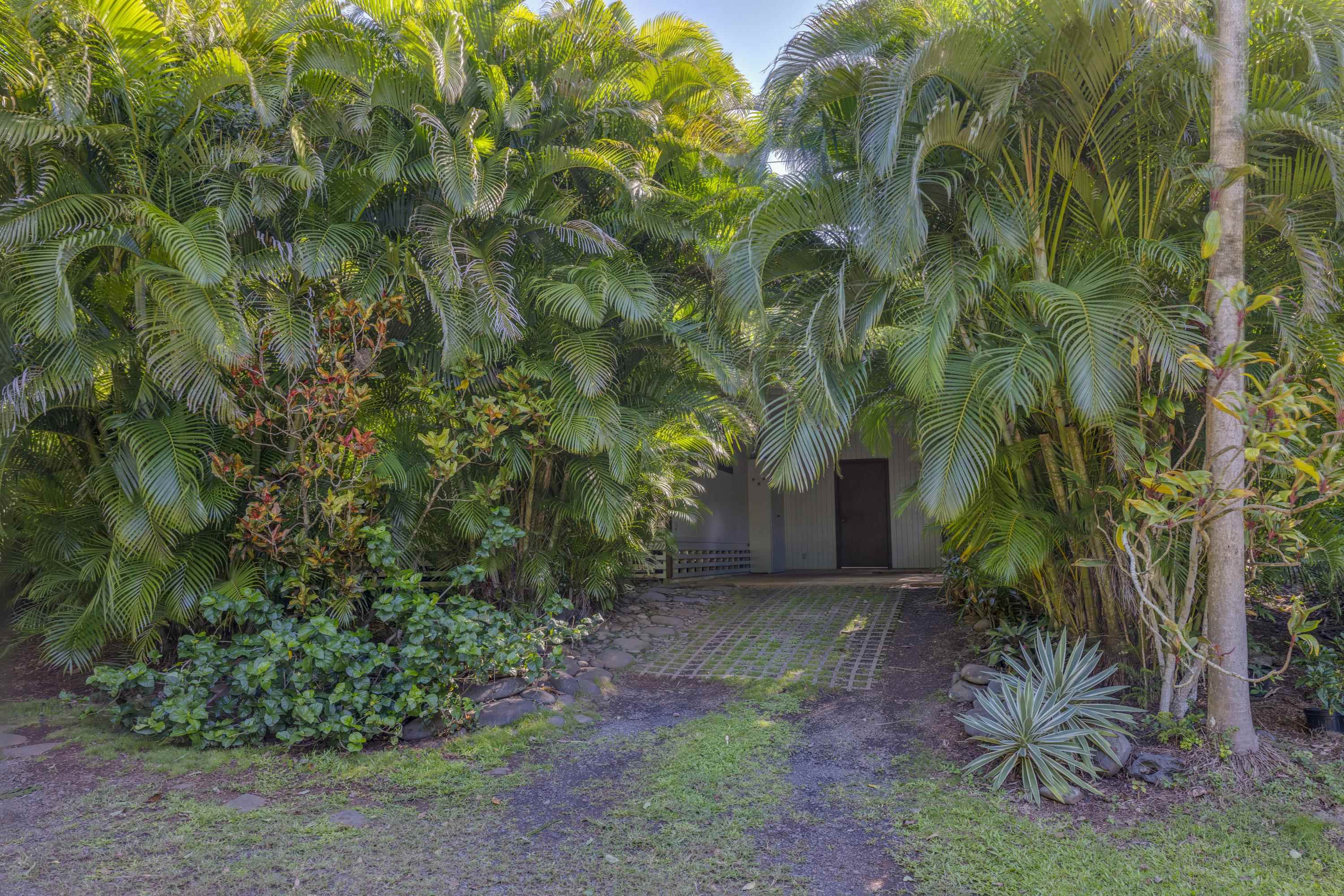1002 Kauhikoa Rd Property Photo 2