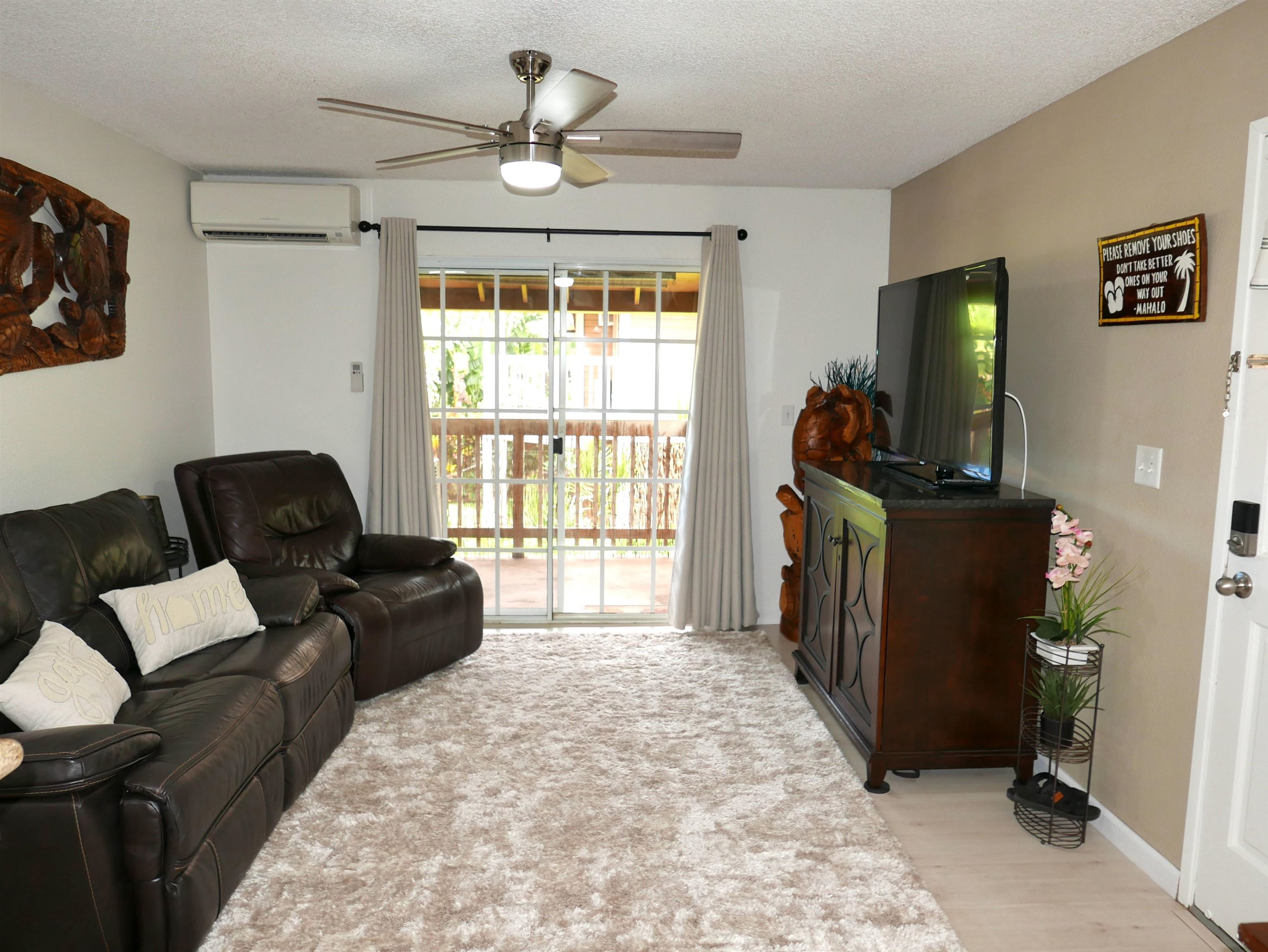 140 Uwapo Rd Property Photo 6