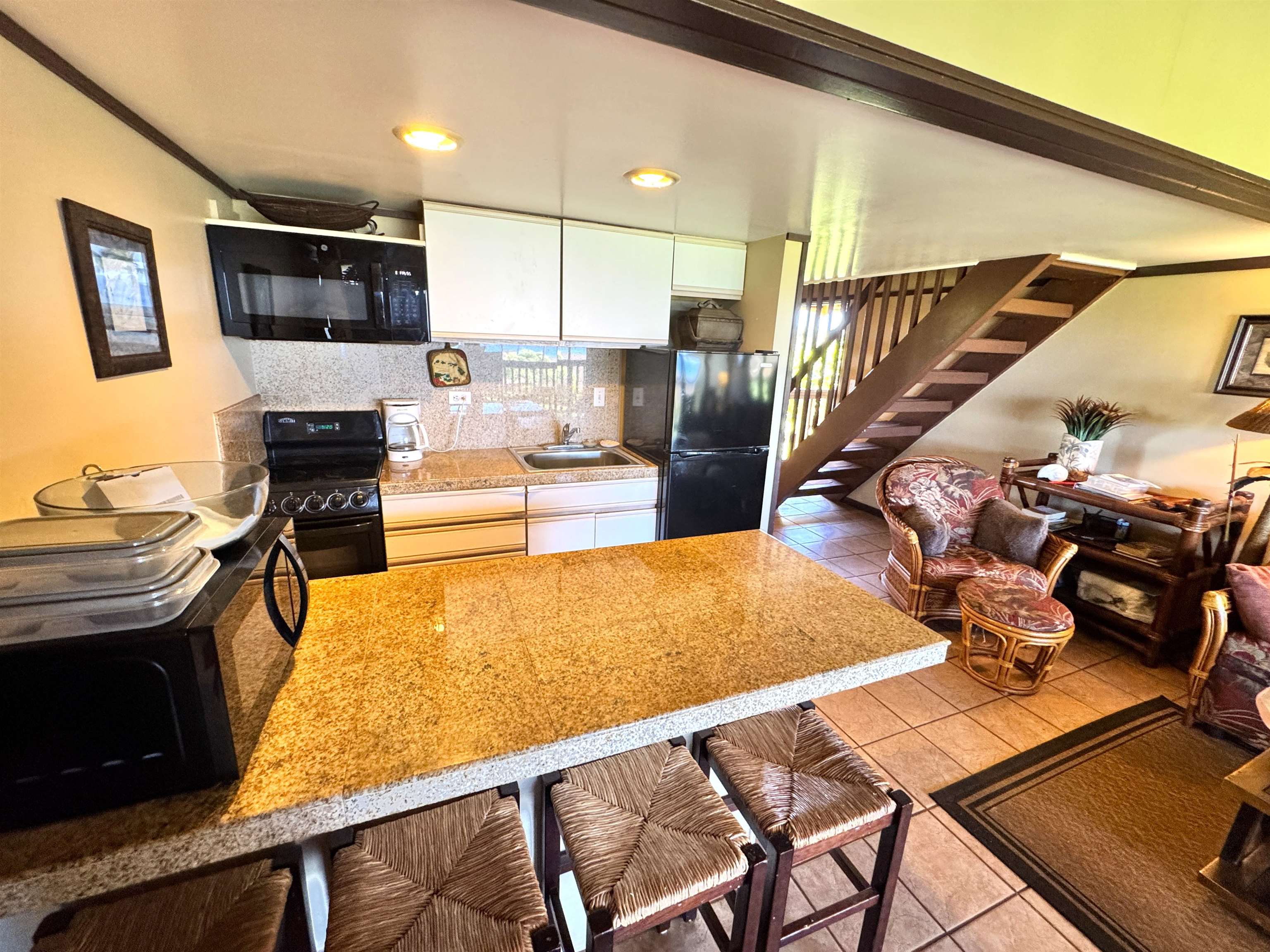 255 Kepuhi Pl Property Photo 3