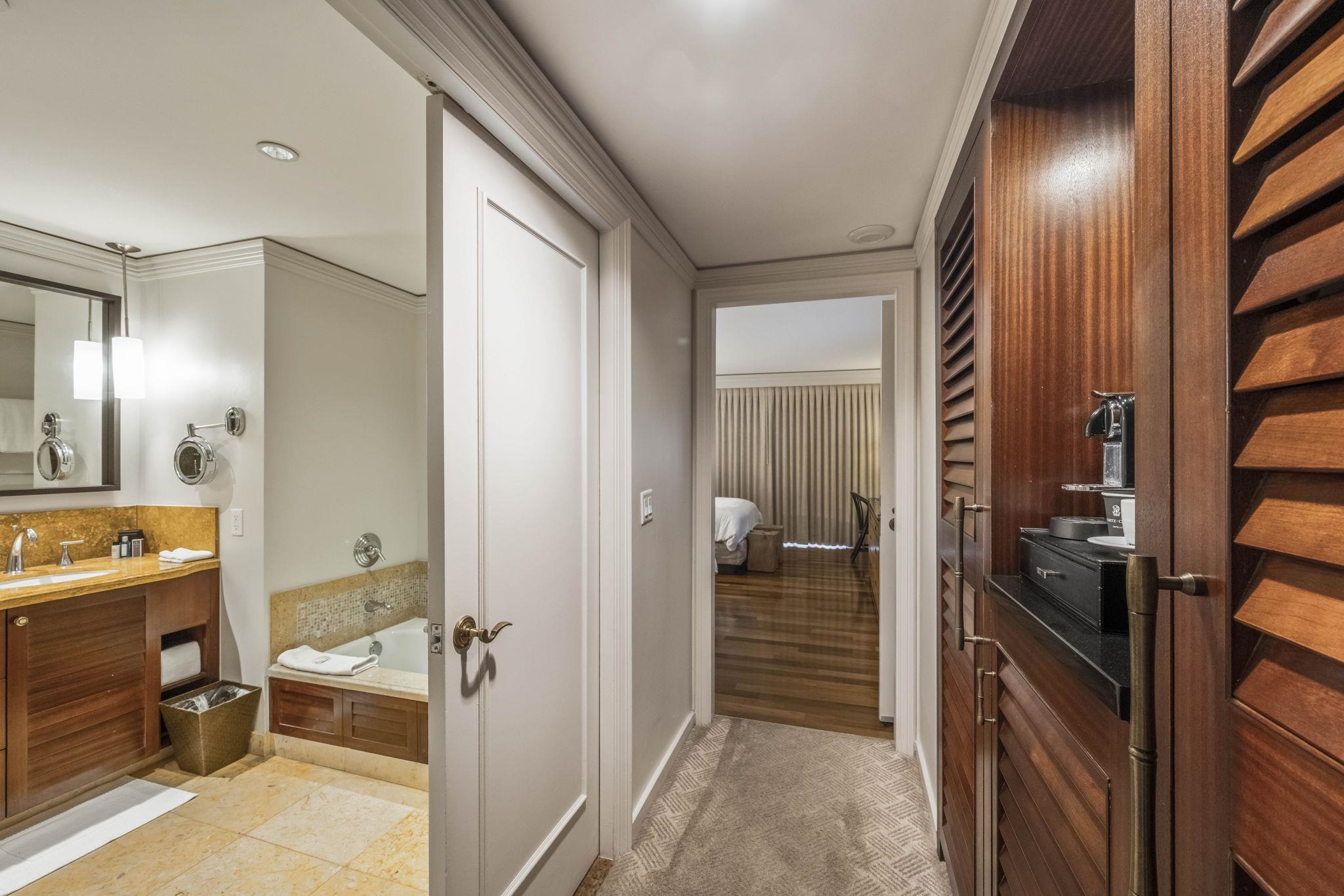 1 Ritz Carlton Dr Property Photo 21
