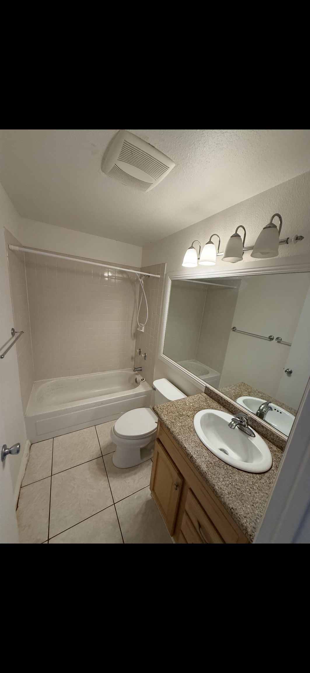 140 Uwapo Rd Property Photo 10