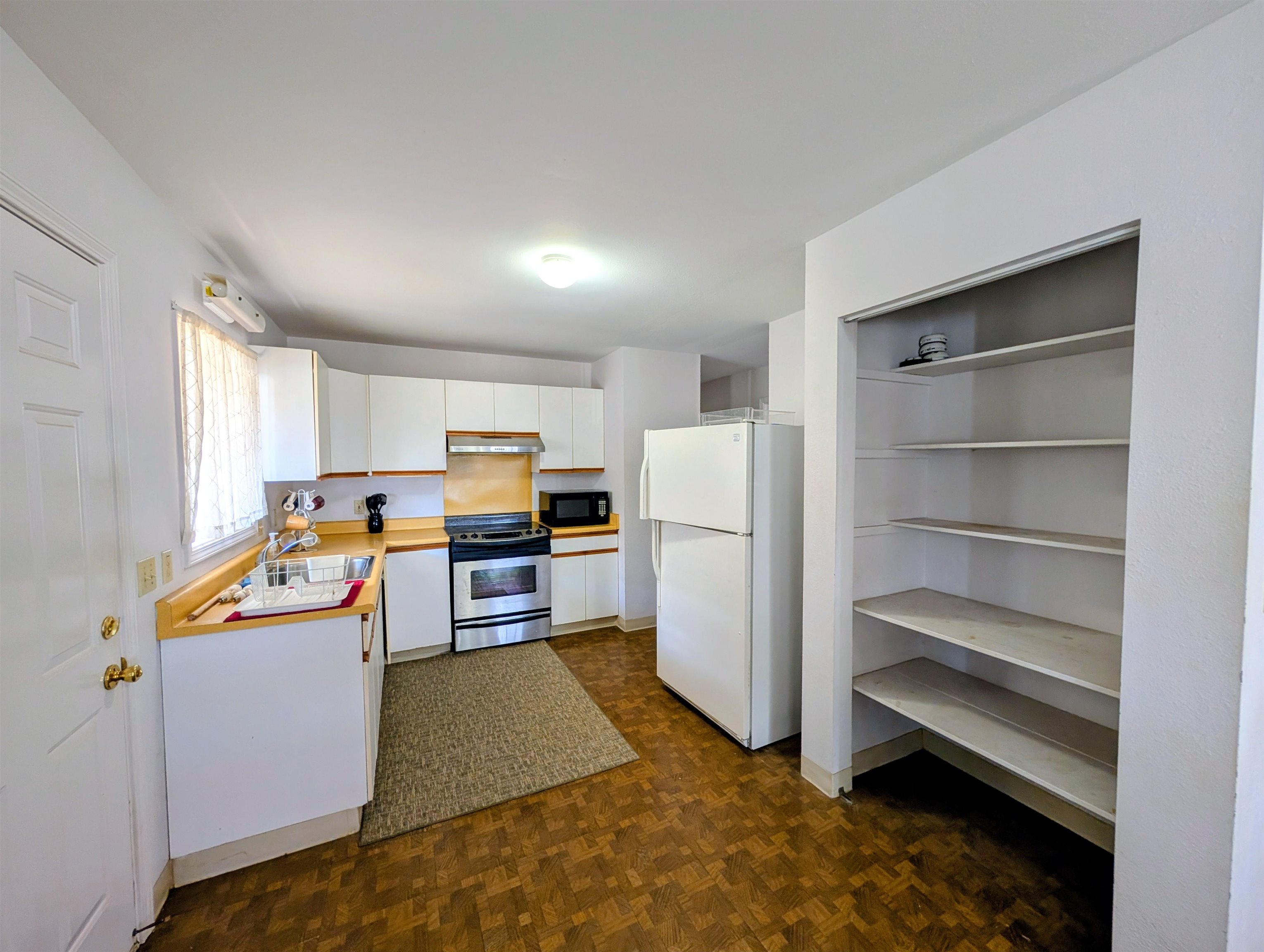 1136 Fraser Ave Property Photo 6