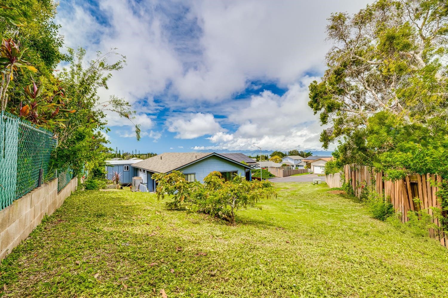 1088 Mamalu Pl Property Photo 2