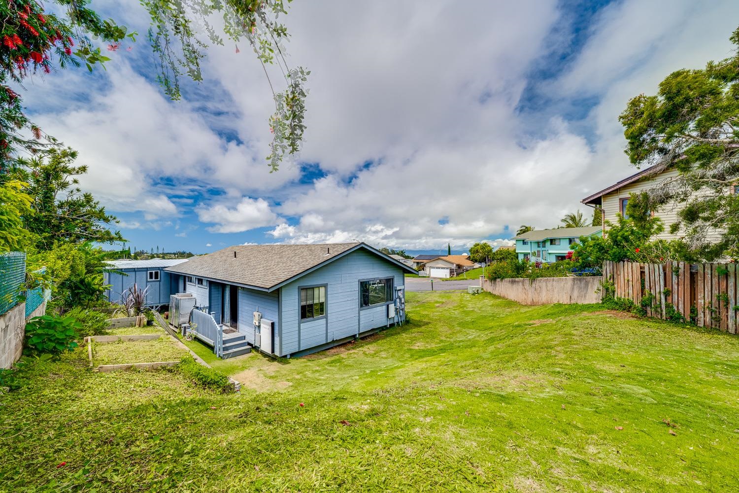 1088 Mamalu Pl Property Photo 3
