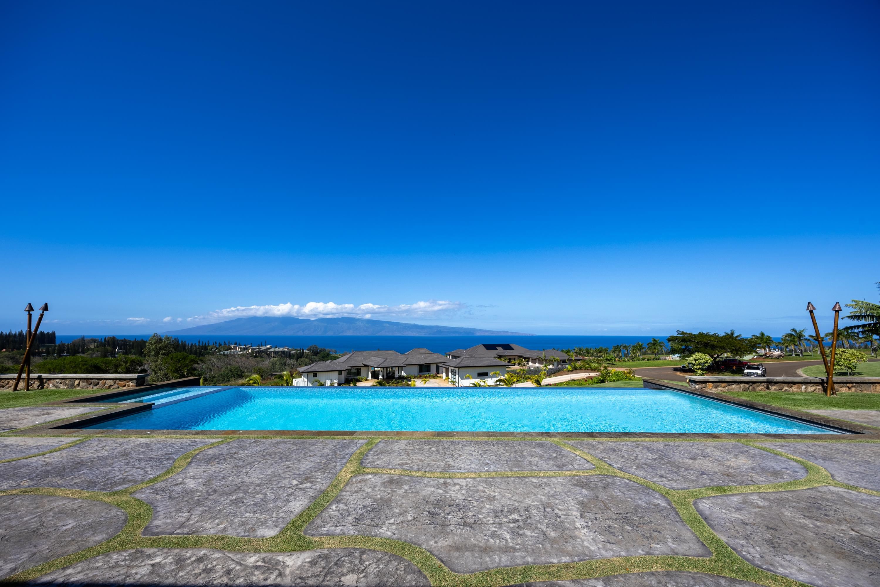 310 Mahana Ridge St Property Photo 4