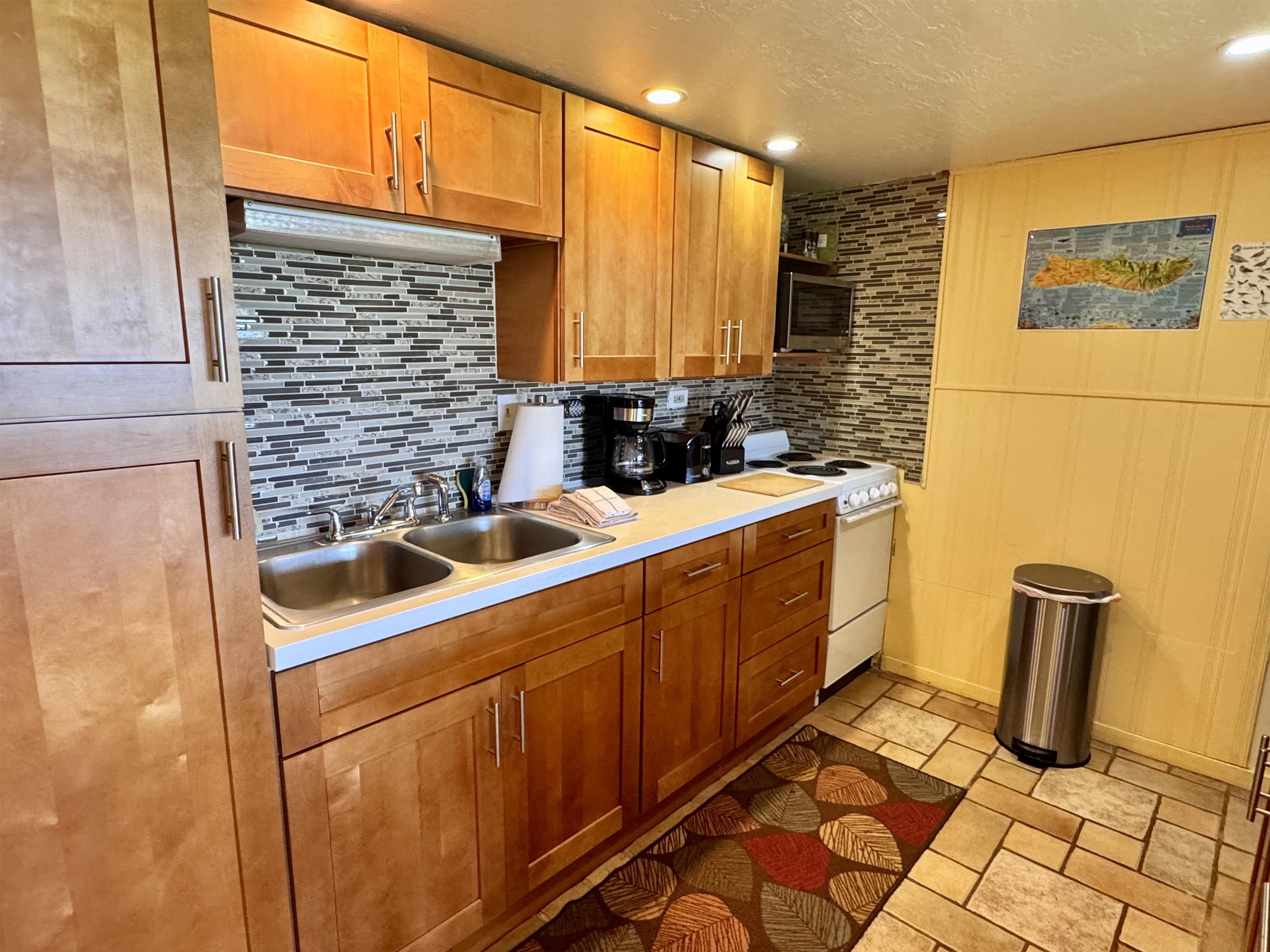 255 Kepuhi Pl Property Photo 5