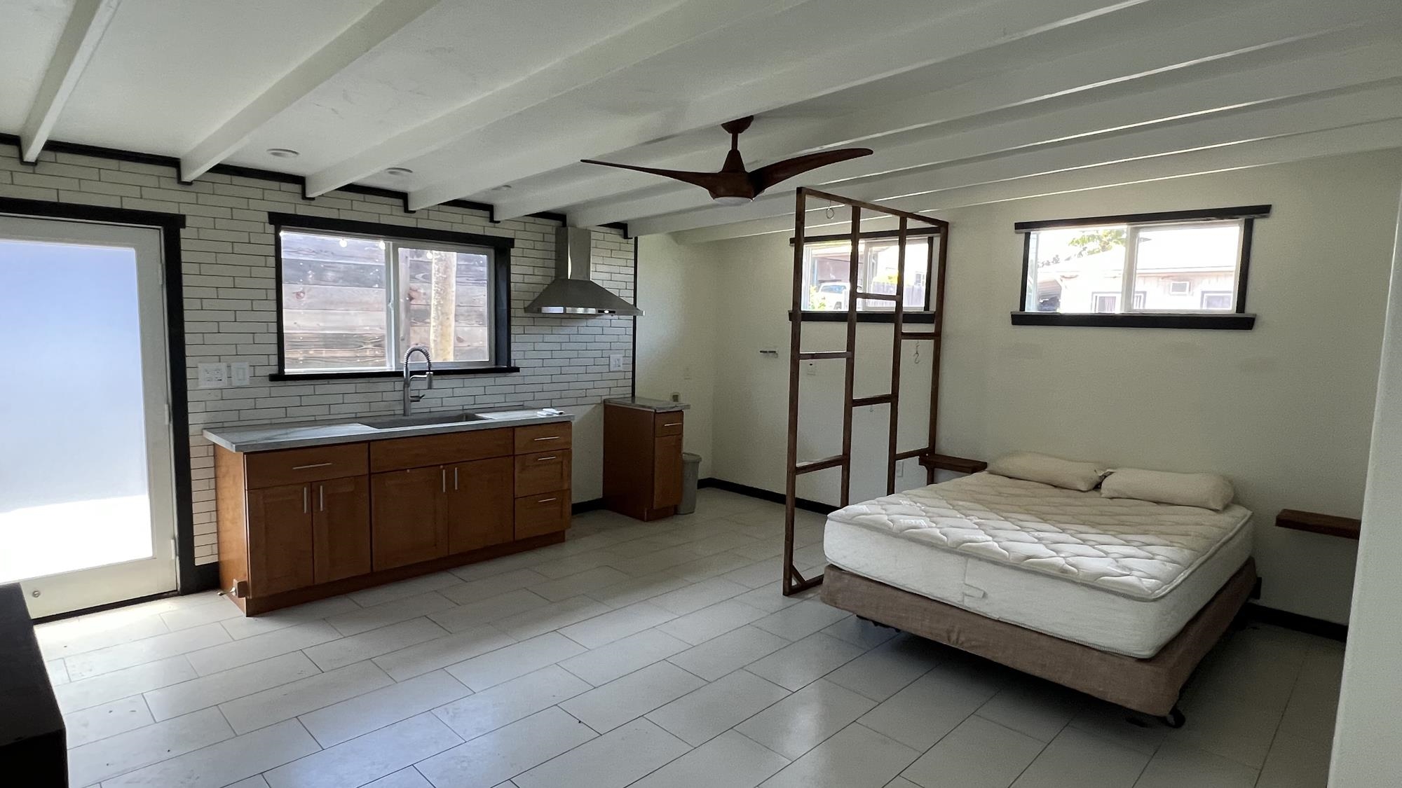 579 Kuanana St Property Photo 2