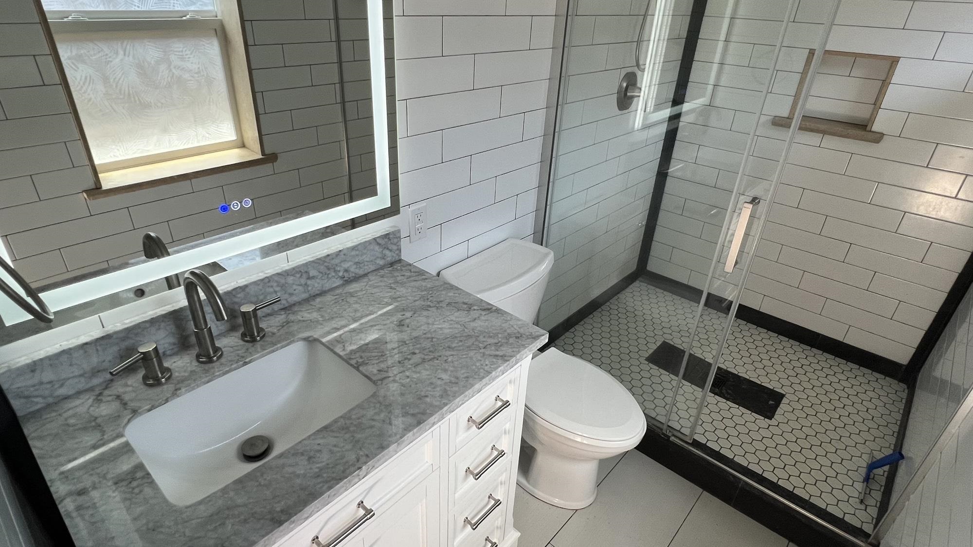 579 Kuanana St Property Photo 3