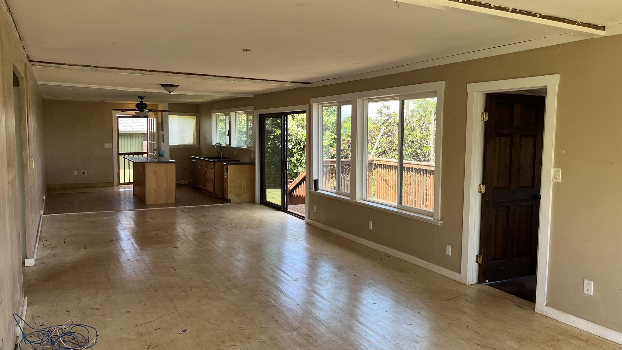 579 Kuanana St Property Photo 6