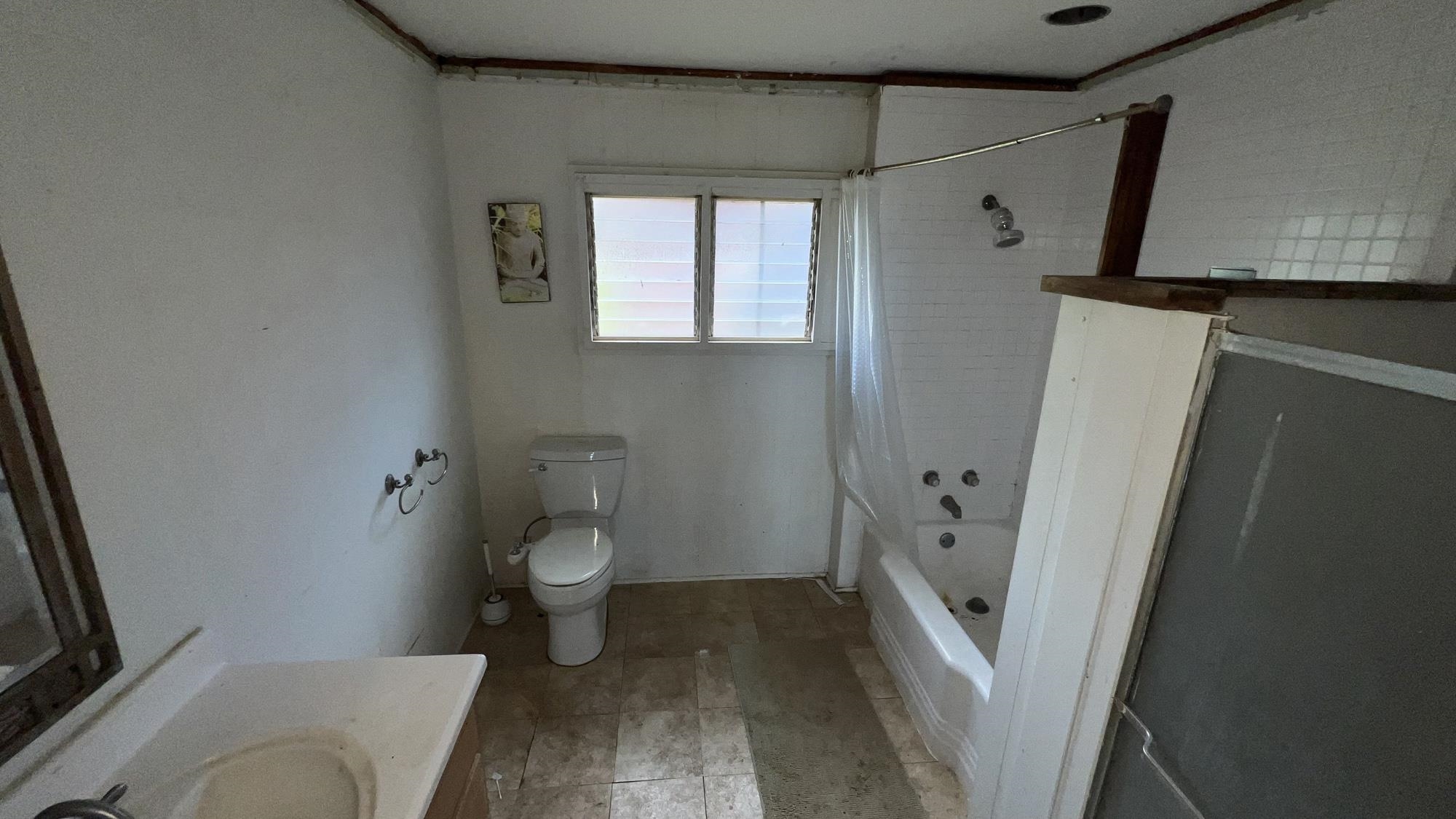 579 Kuanana St Property Photo 8