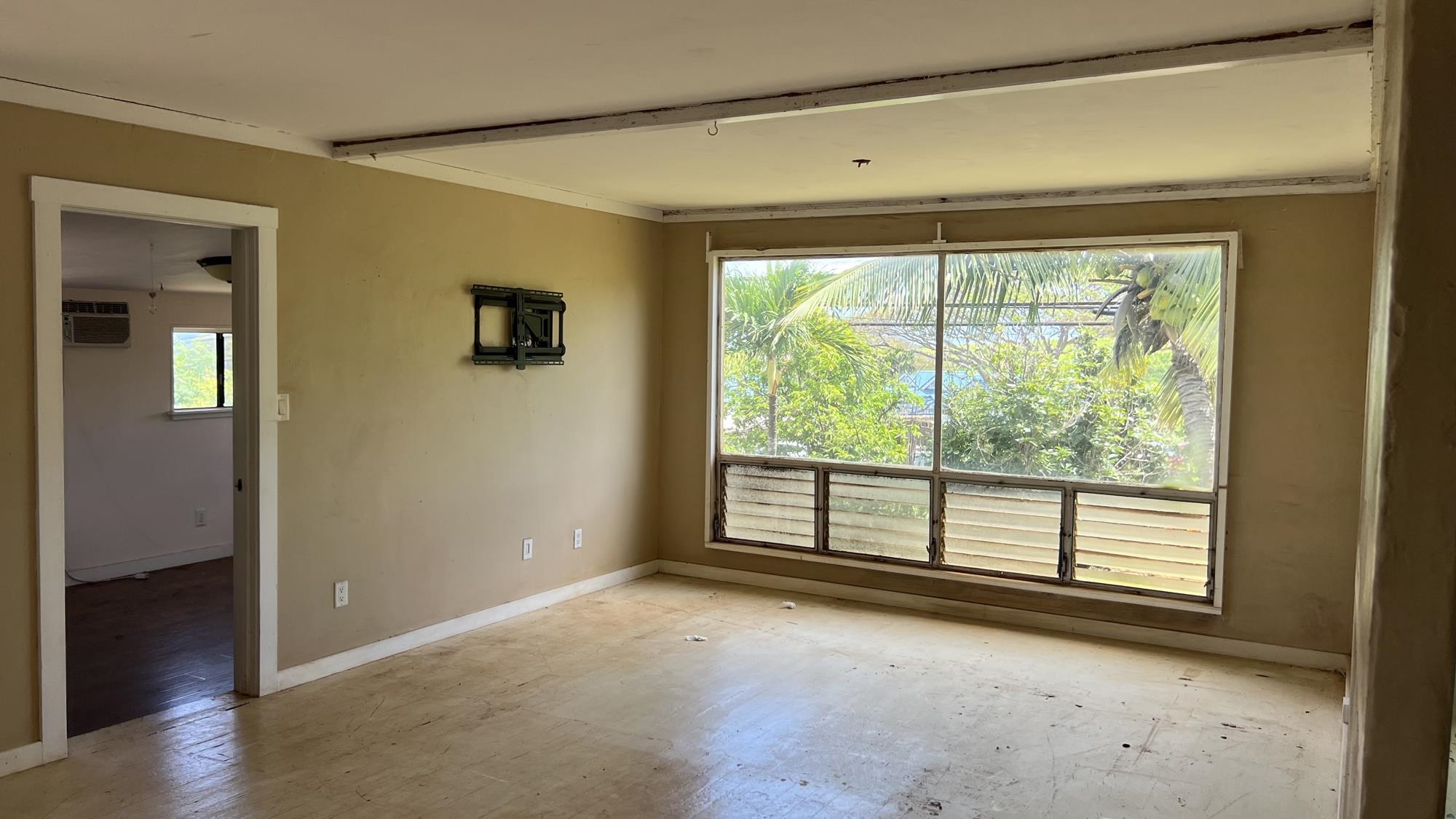 579 Kuanana St Property Photo 10