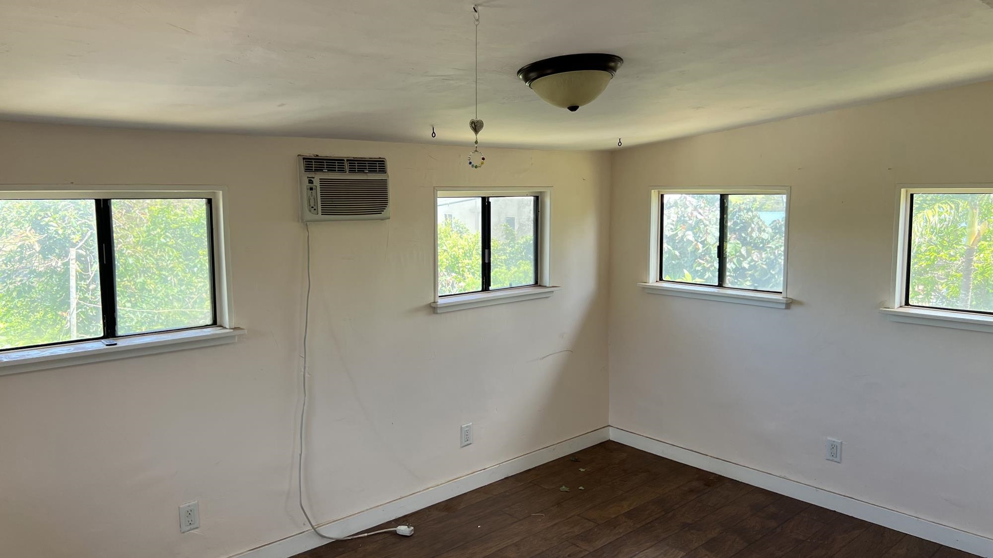 579 Kuanana St Property Photo 11