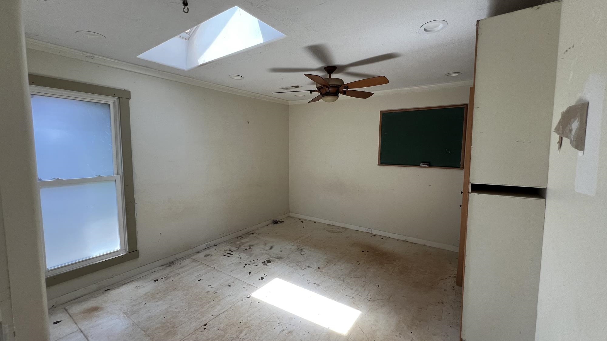 579 Kuanana St Property Photo 13