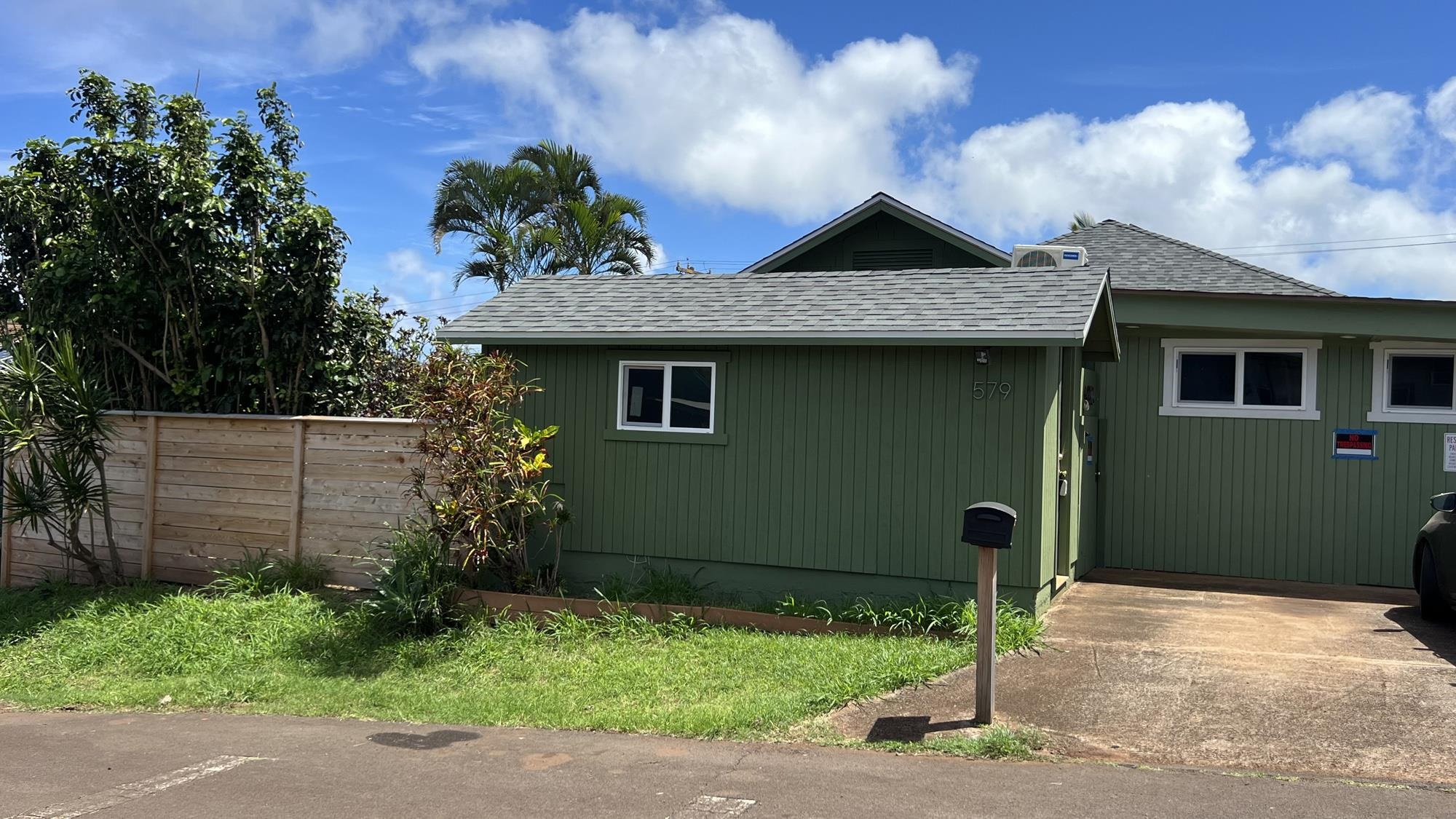 579 Kuanana St Property Photo 20